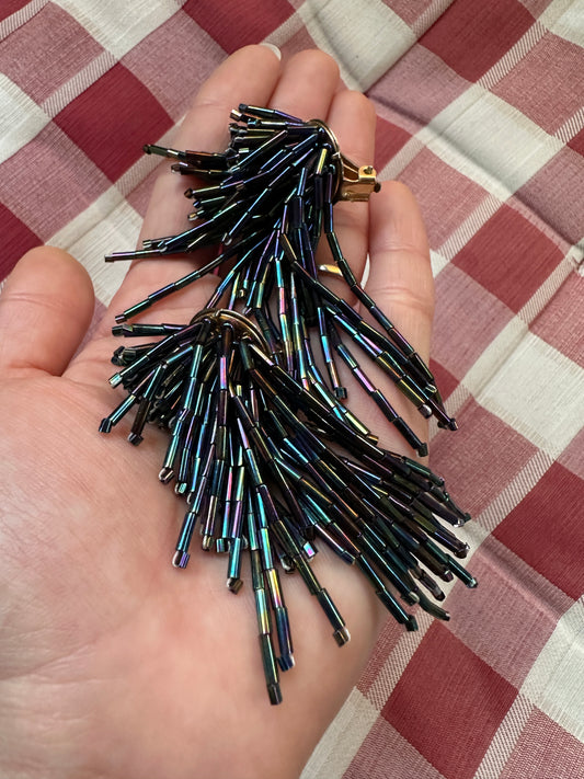 Orecchini Anni ‘80 a Clip Lunghi con Perline Iridescenti