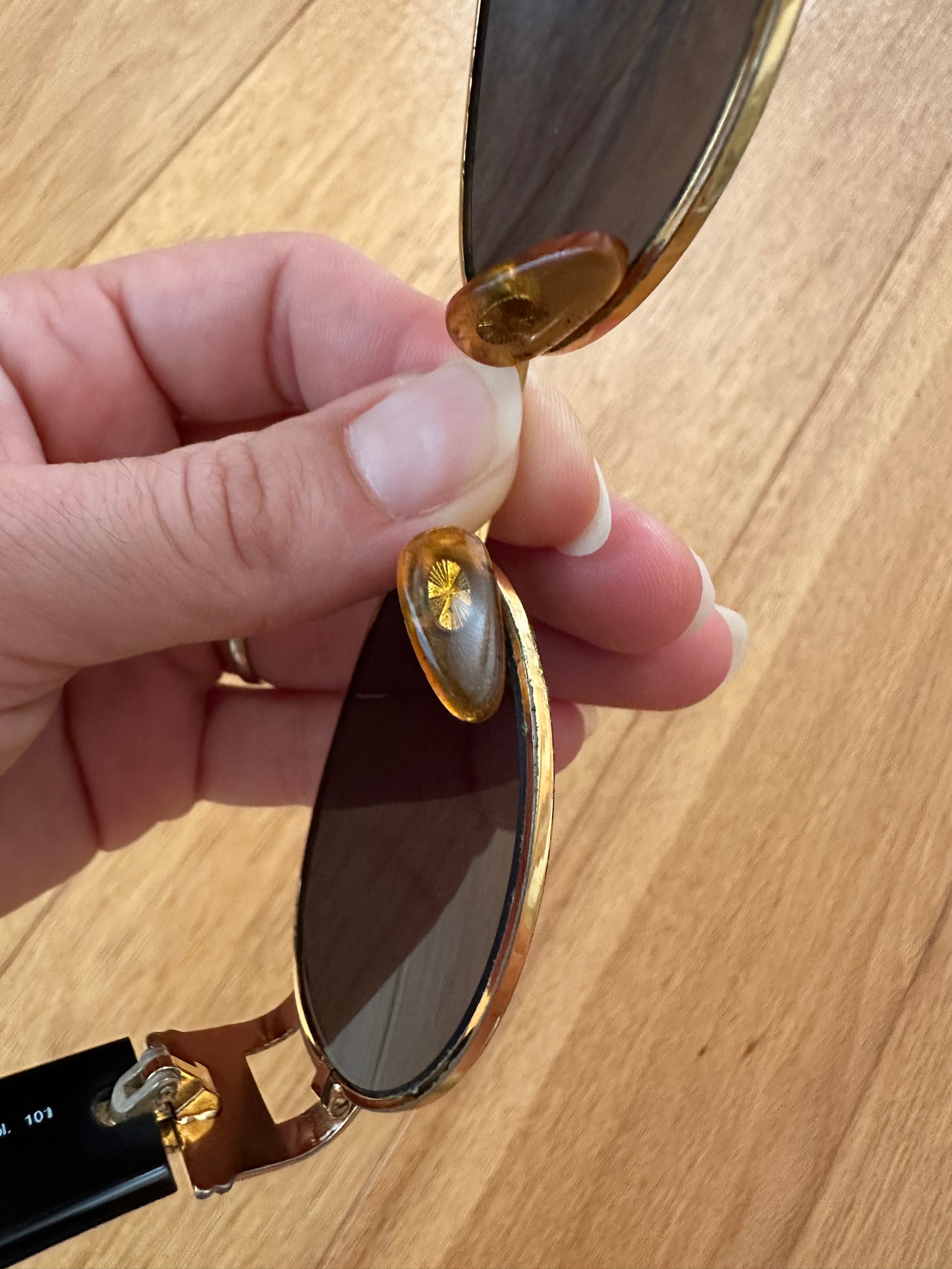 Occhiali da Sole Vintage Anni ‘90 Von Fürstenberg Neri e Oro