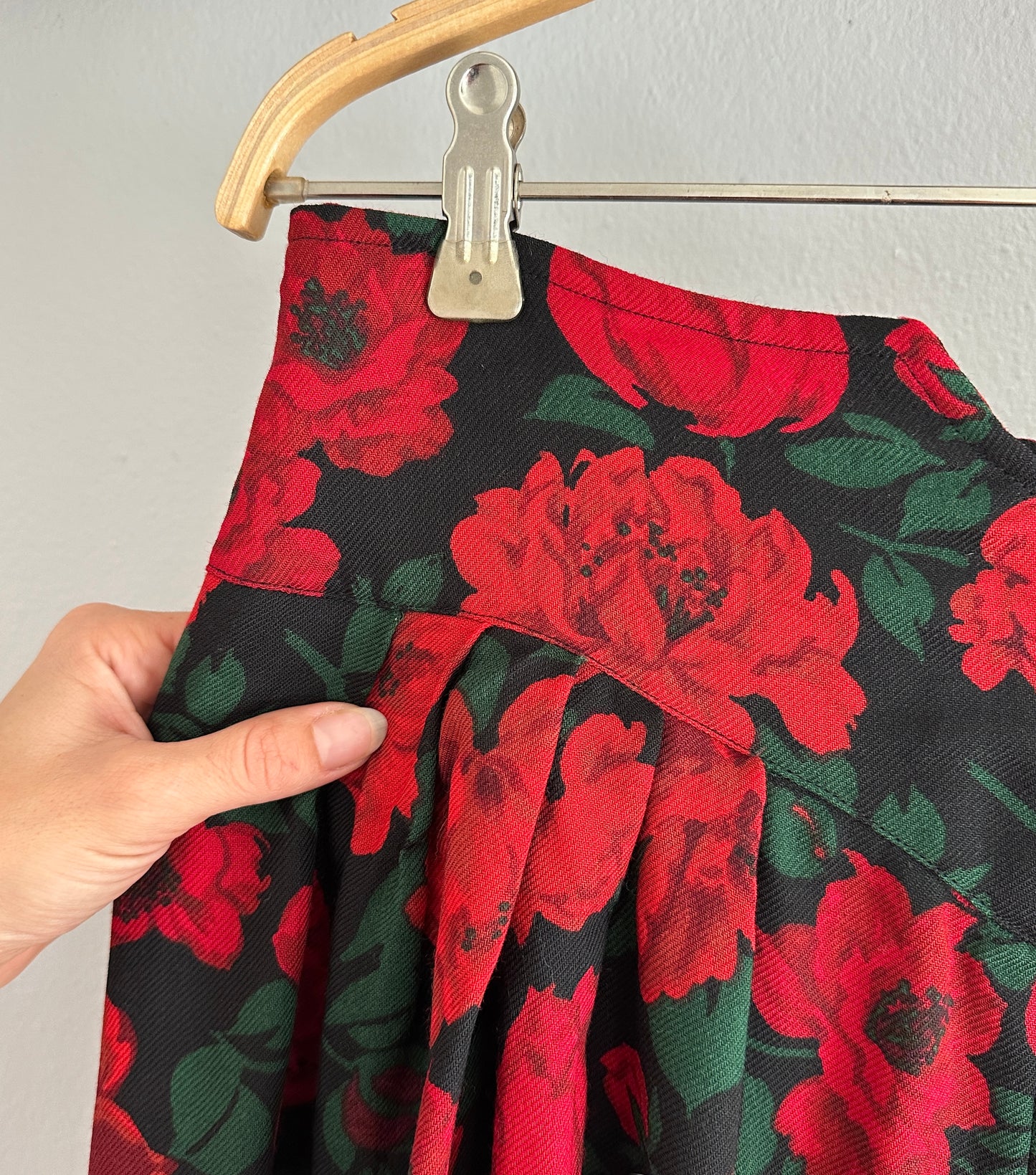 Gonna a Ruota Fantasia Fiori in Lana Nera e Rossa Tg.40/42