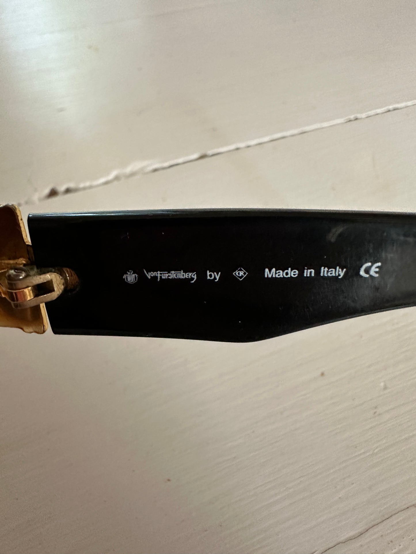 Occhiali da Sole Vintage Anni ‘90 Von Fürstenberg Neri e Oro