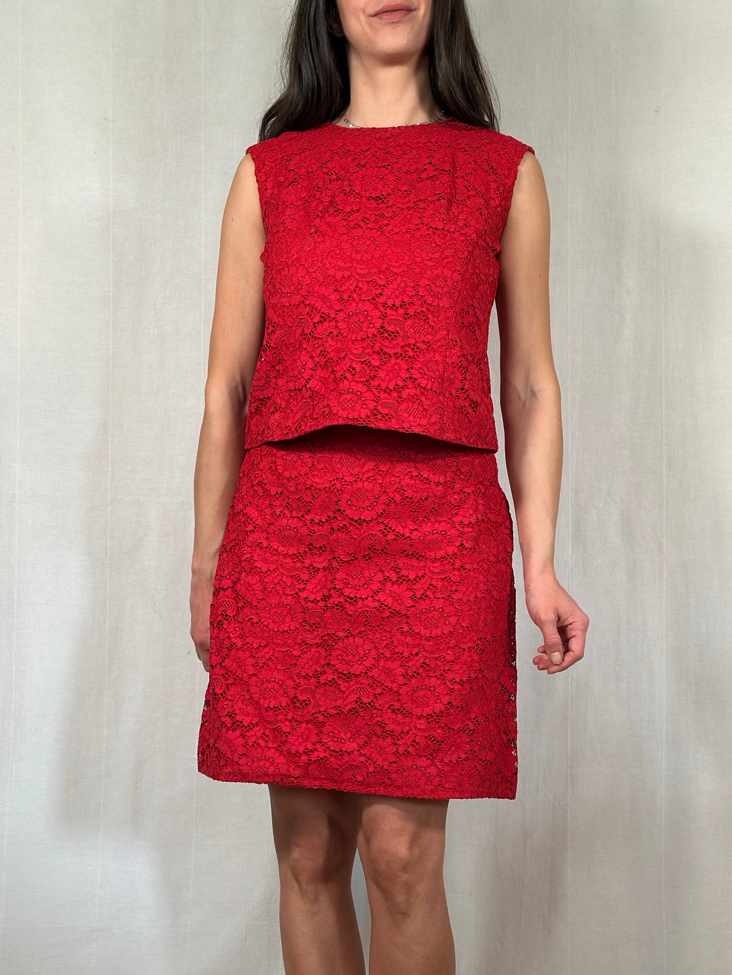 Completo Sartoriale Anni ‘60 in Pizzo Rosso Fragola