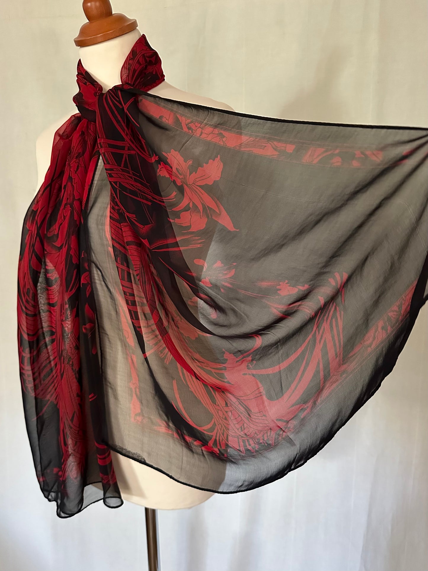 Foulard Lungo in Chiffon Nero e Rosso