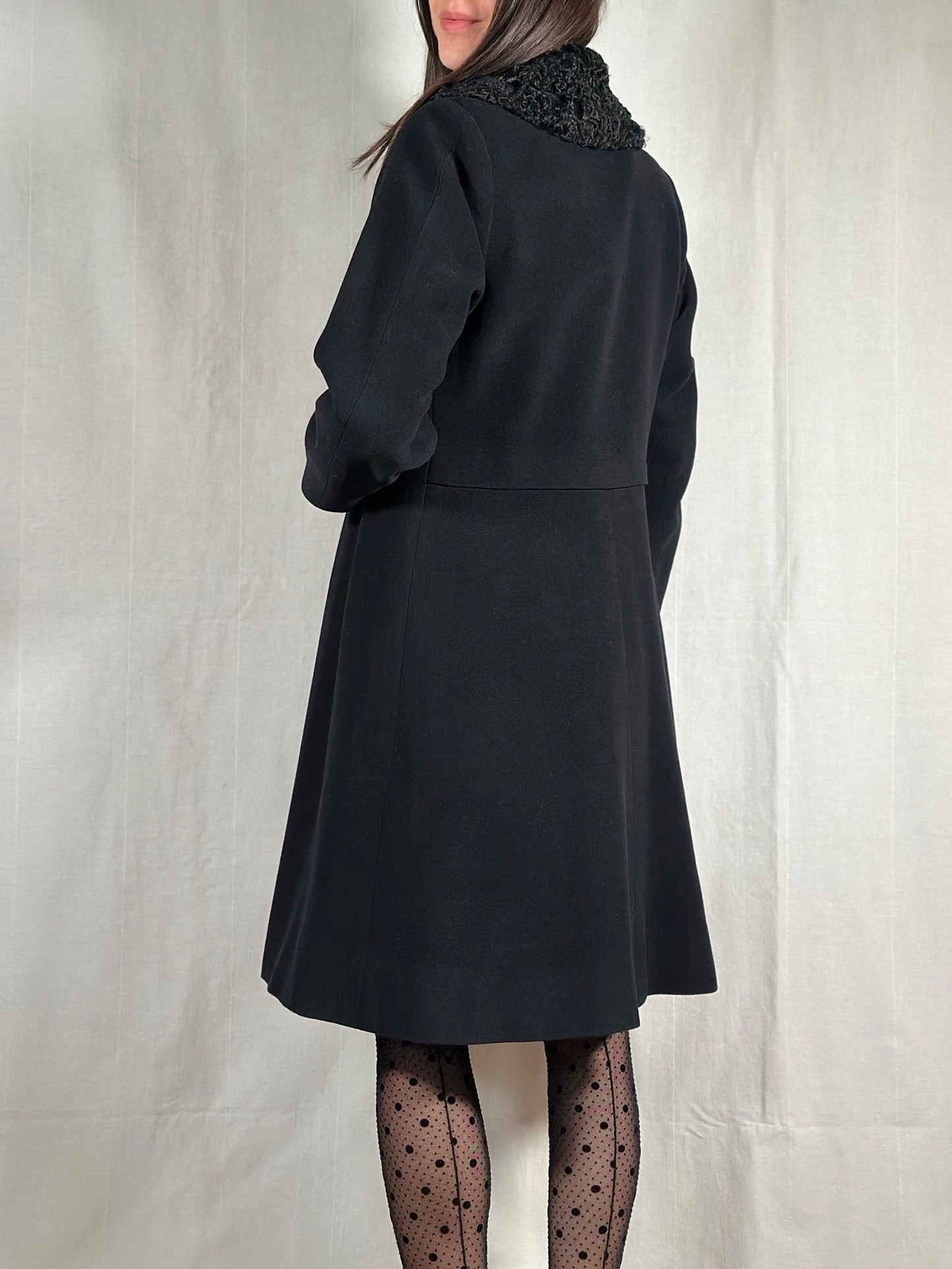 Cappotto Vintage Fine Anni ‘50 Sartoriale in Stile 40es in Lana con Collo in Astrakan Nero