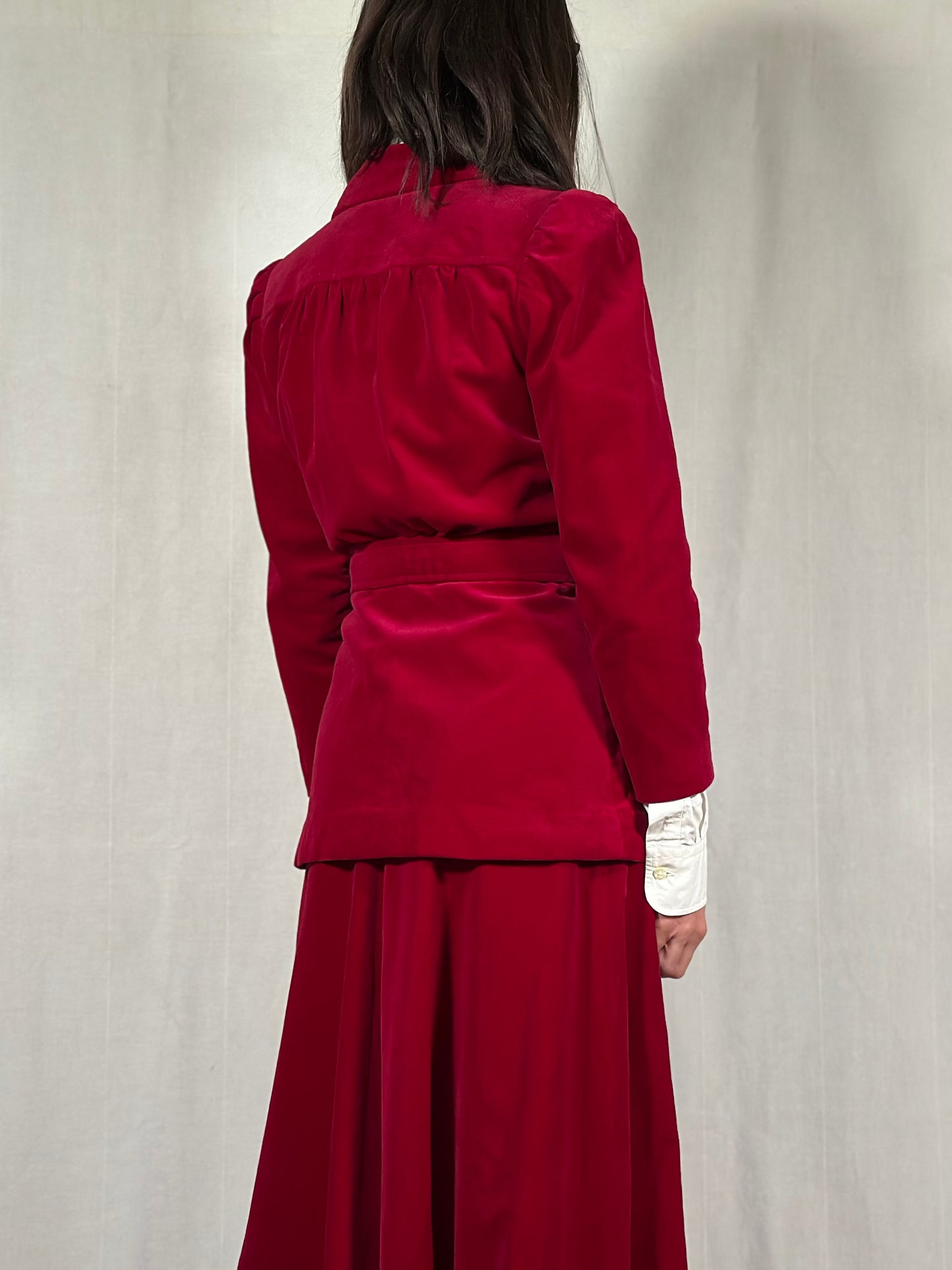 Completo Gonna e Giacca Vintage Anni ‘70 Sartoriale in Velluto Rosso Ciliegia