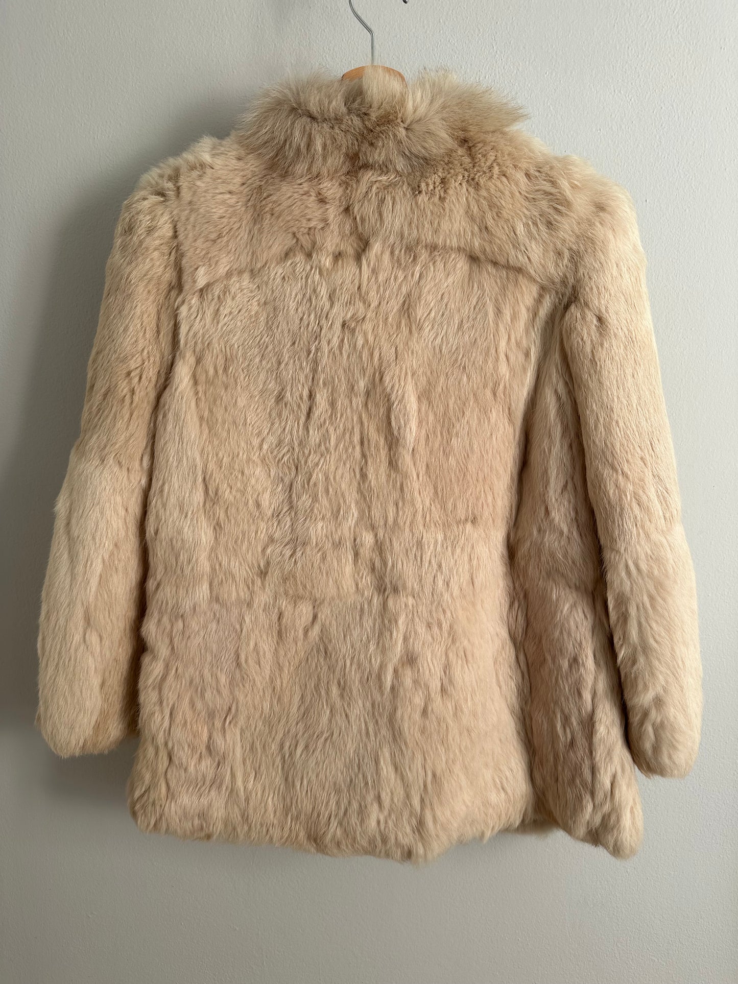 Giaccone in Pelliccia di Lapin Beige