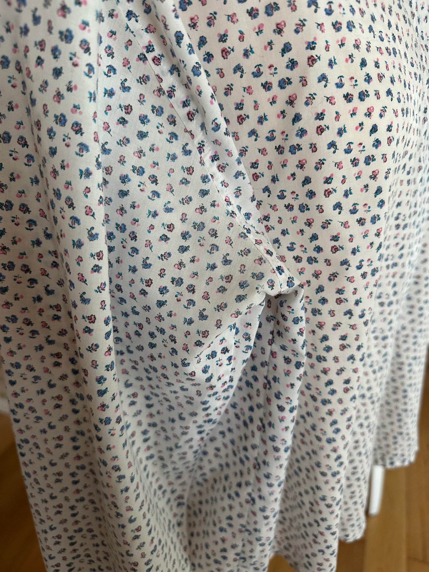 Camicia Anni ‘90 in Cotone Bianco con Fiori Rosa e Azzurri Tg.fino 50