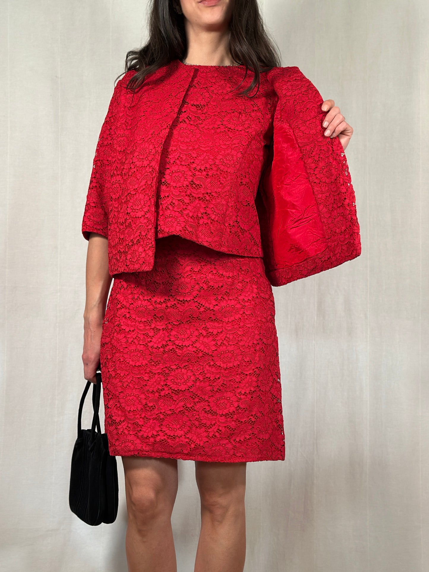 Completo Sartoriale Anni ‘60 in Pizzo Rosso Fragola