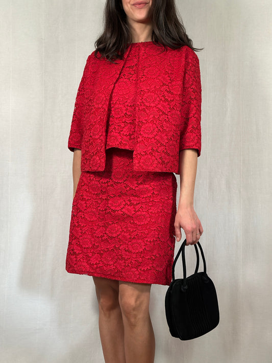 Completo Sartoriale Anni ‘60 in Pizzo Rosso Fragola