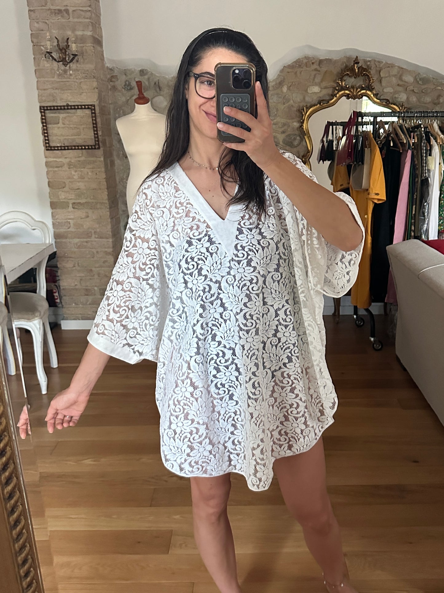 Copricostume Joelle in Pizzo Bianco + Orecchini Fiori + Spilla Fiore