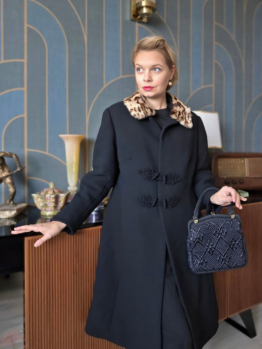 Cappotto Vintage Anni ‘60 Sartoriale in Lana Nero con Collo Pelliccia Ocelot