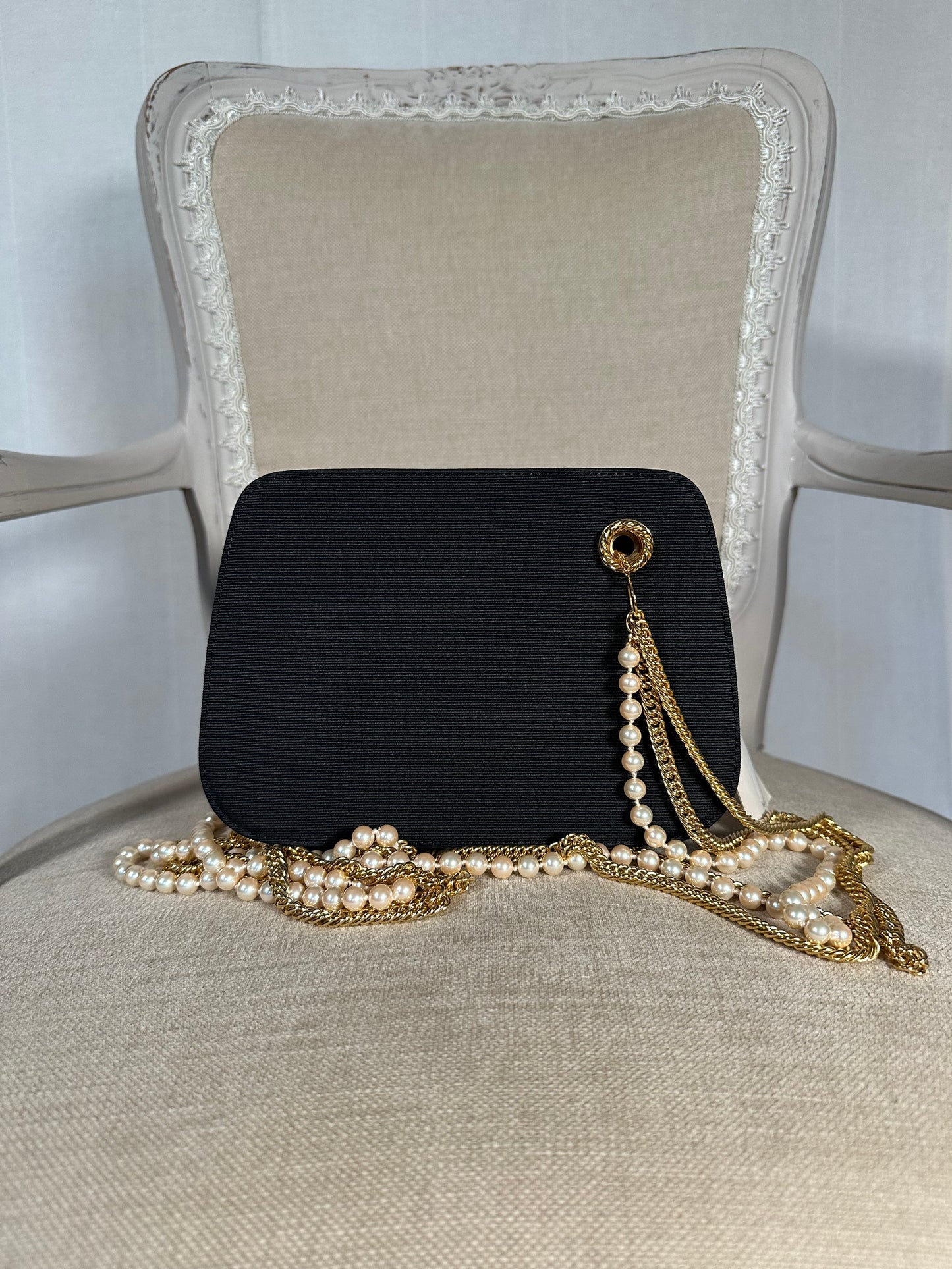 Borsa Moschino by Redwall Nuova Vintage Anni ‘80 Nera con Catena Oro e Perle