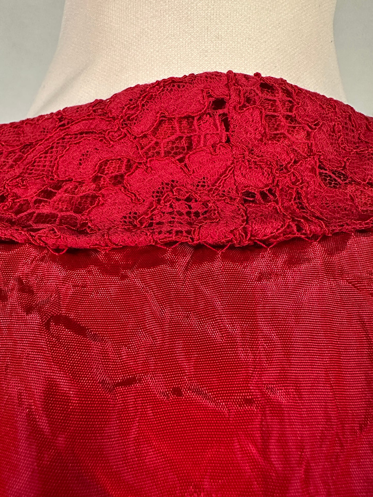 Completo Sartoriale Anni ‘60 in Pizzo Rosso Fragola