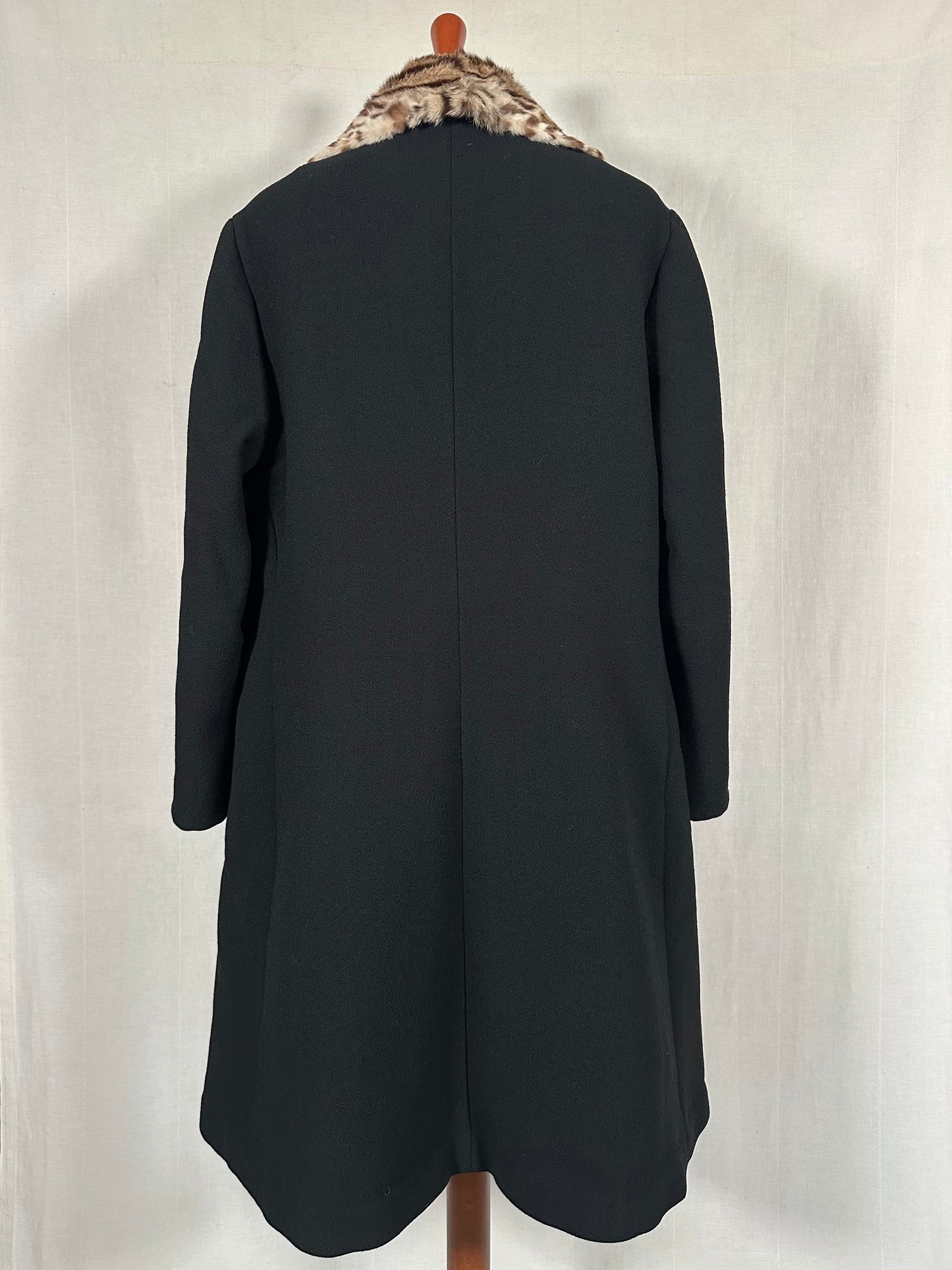 Cappotto Vintage Anni ‘60 Sartoriale in Lana Nero con Collo Pelliccia Ocelot
