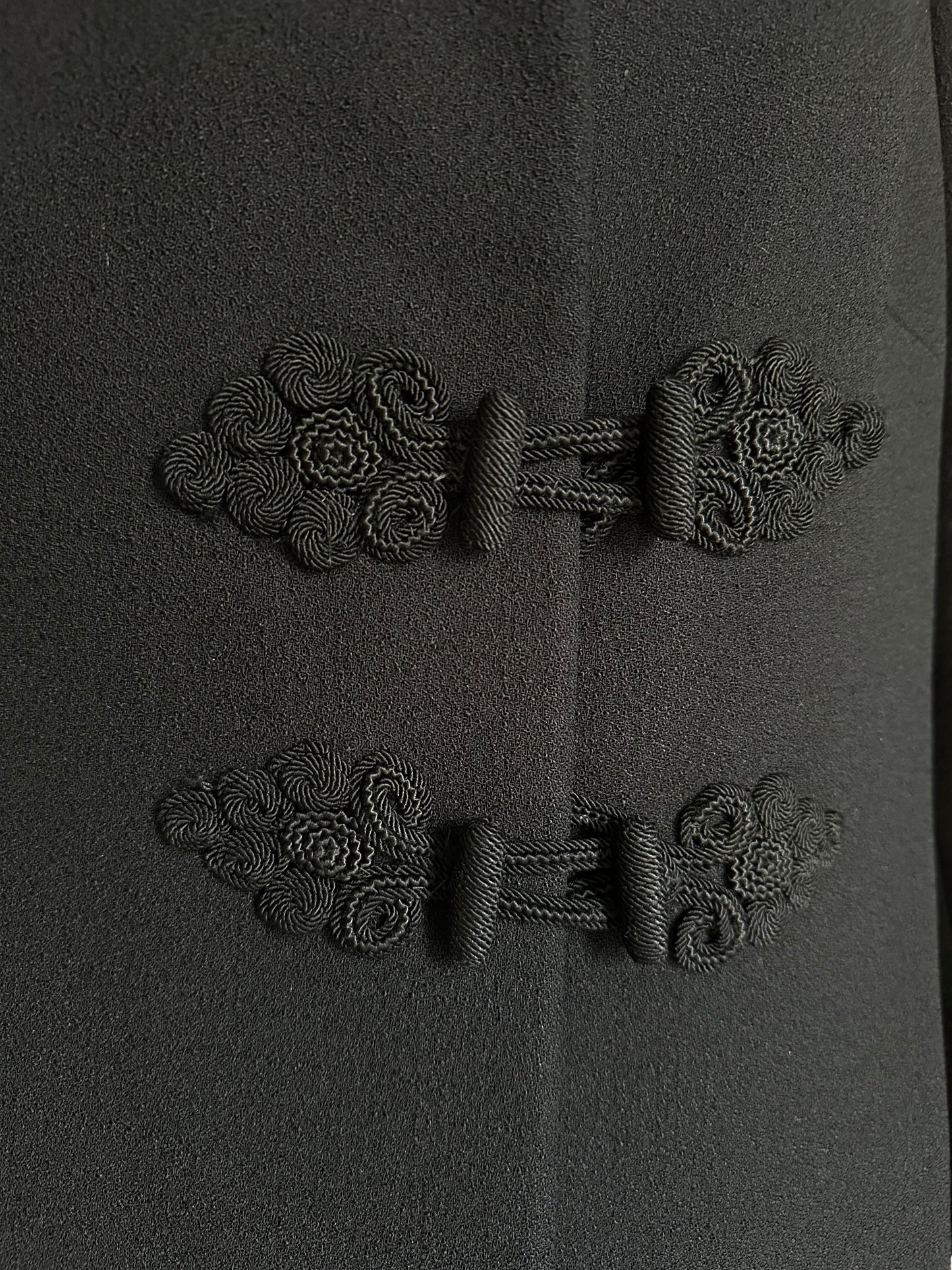 Cappotto Vintage Anni ‘60 Sartoriale in Lana Nero con Collo Pelliccia Ocelot