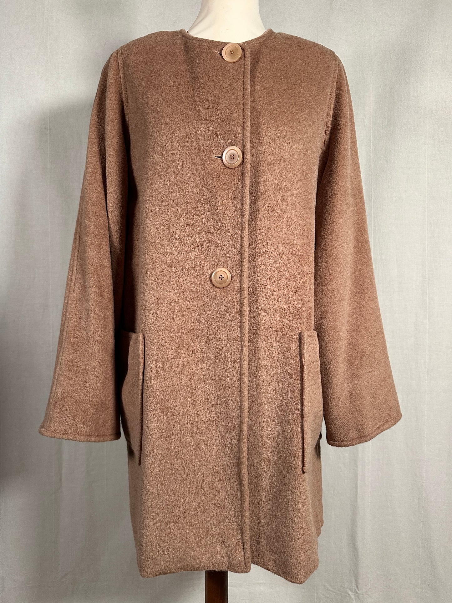 Cappottino Corto Beige Rosato in Lana con Sciarpa Coordinata