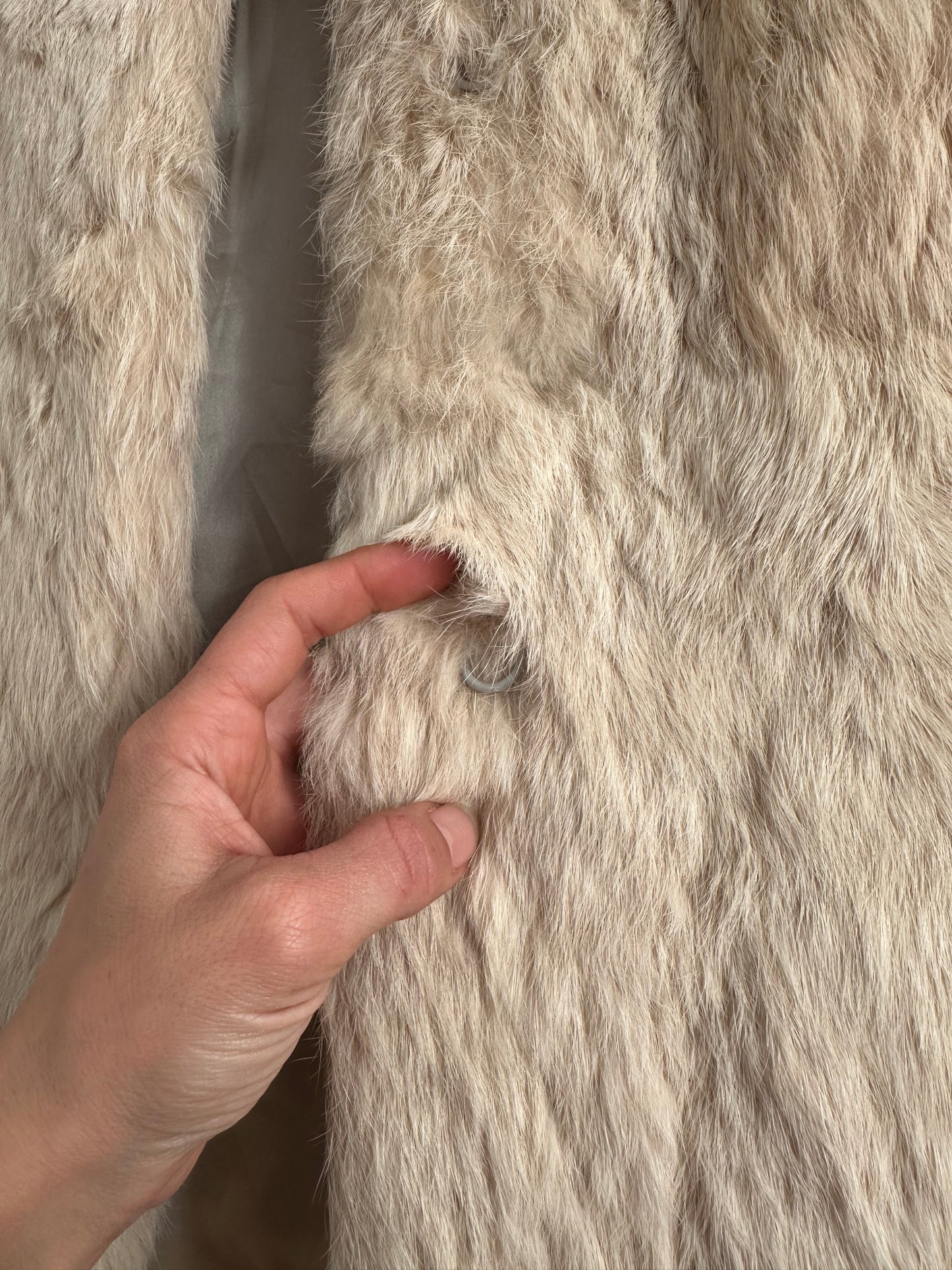 Giaccone in Pelliccia di Lapin Beige