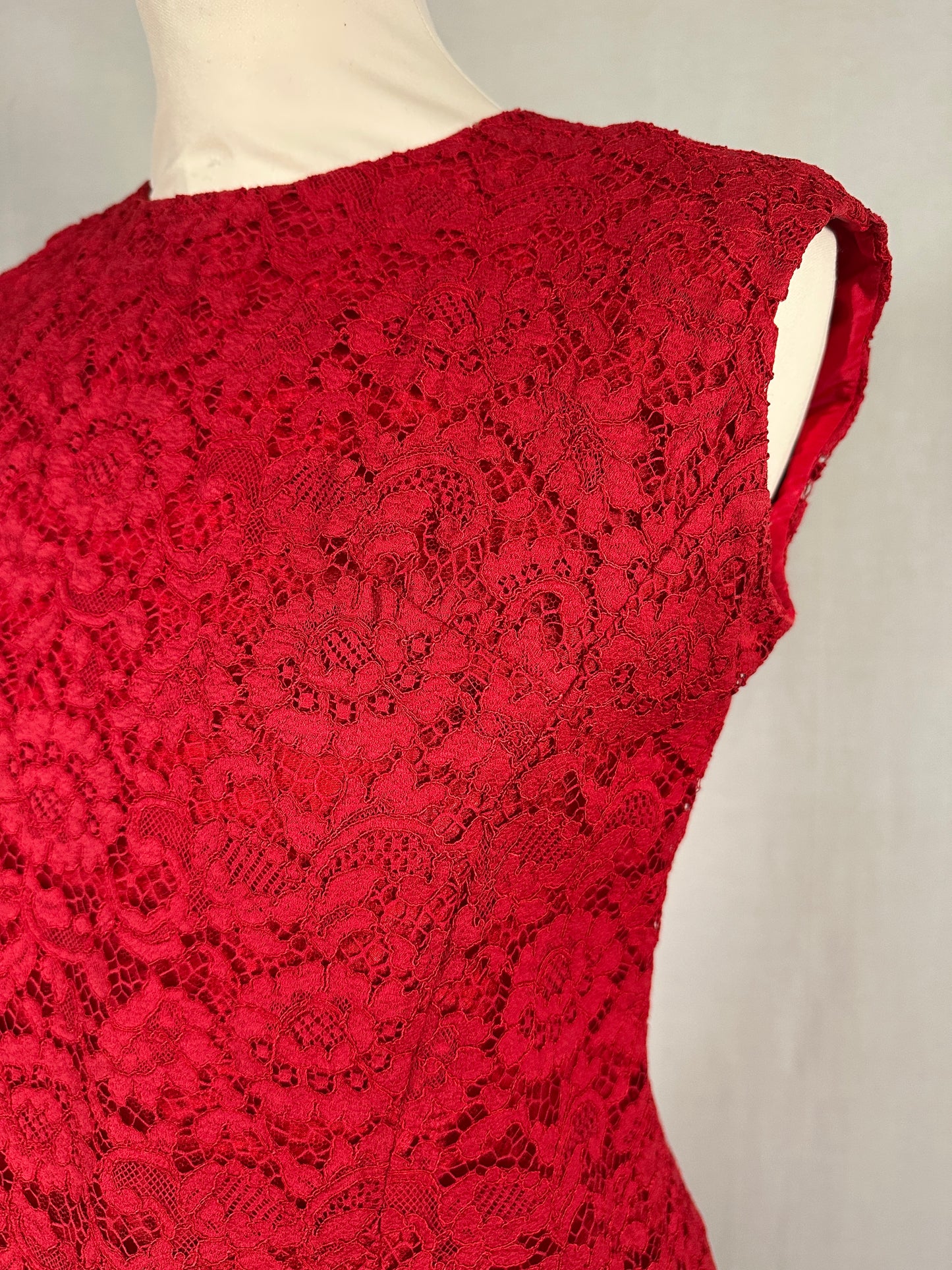 Completo Sartoriale Anni ‘60 in Pizzo Rosso Fragola