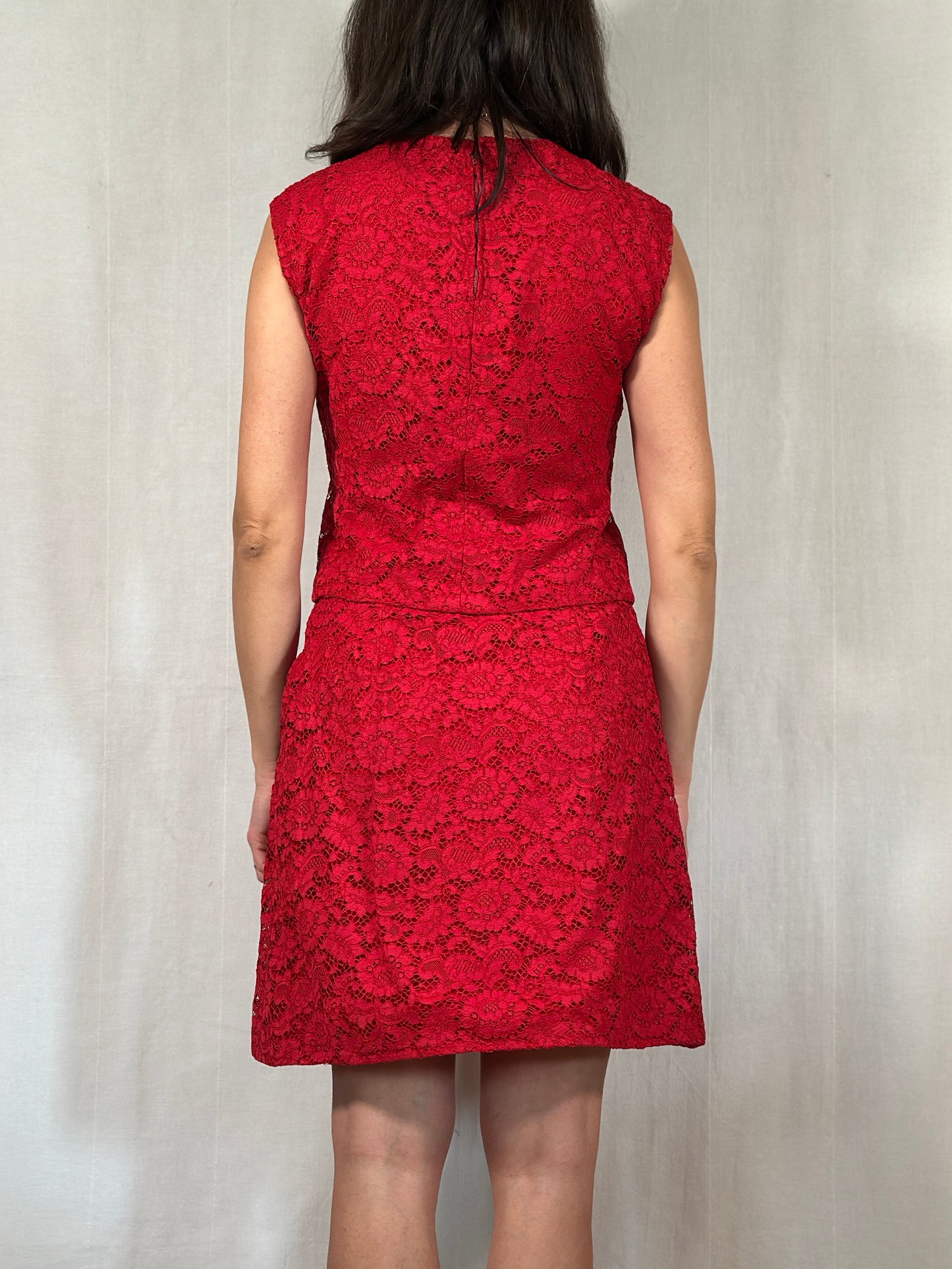 Completo Sartoriale Anni ‘60 in Pizzo Rosso Fragola