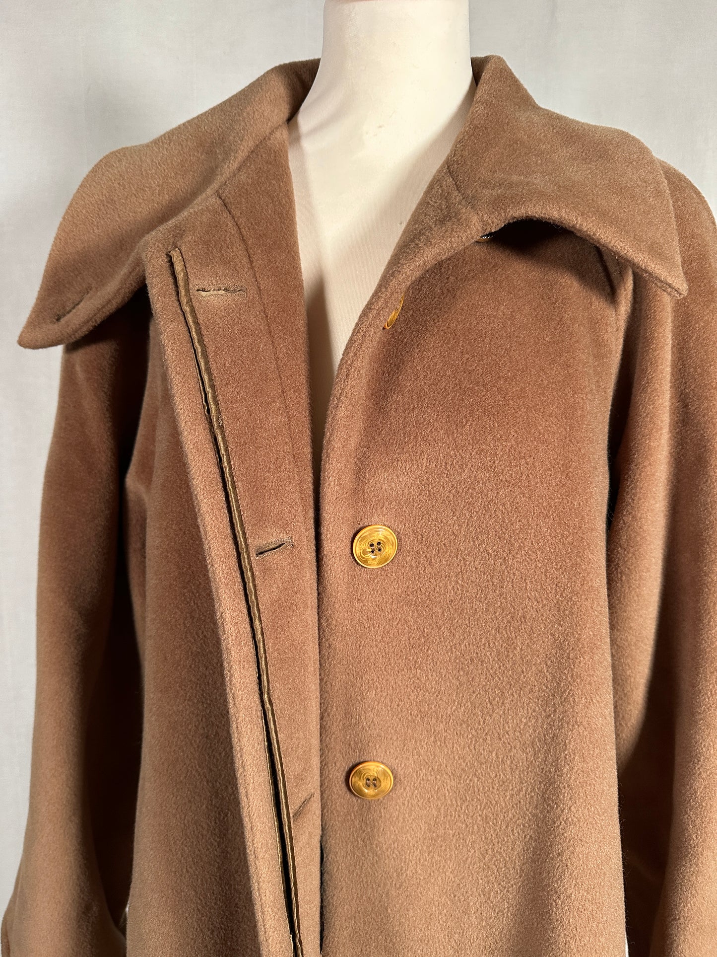Cappotto Iconico Vintage Anni ‘80 in Lana e Cachemire Cammello Scuro