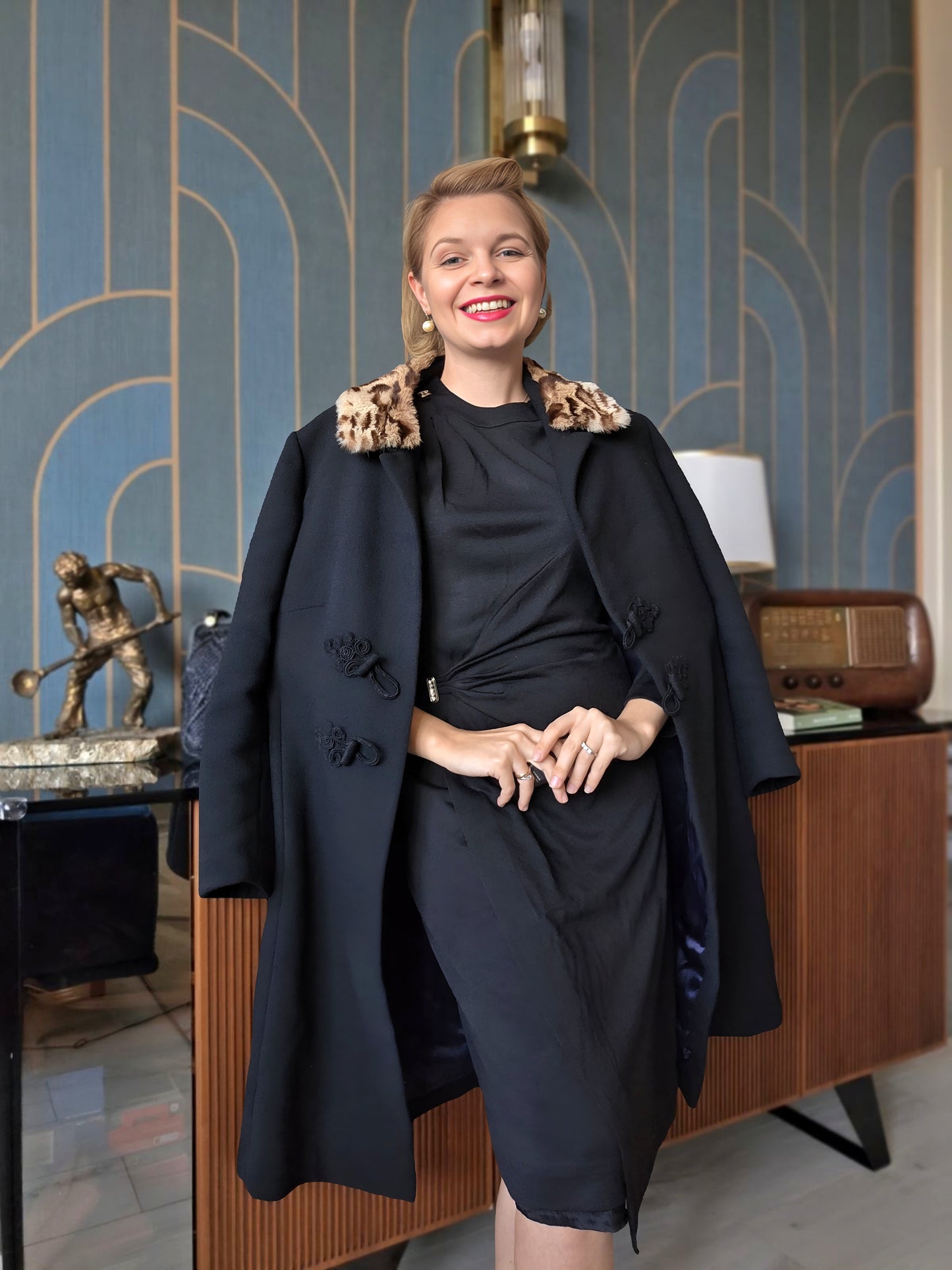 Cappotto Vintage Anni ‘60 Sartoriale in Lana Nero con Collo Pelliccia Ocelot