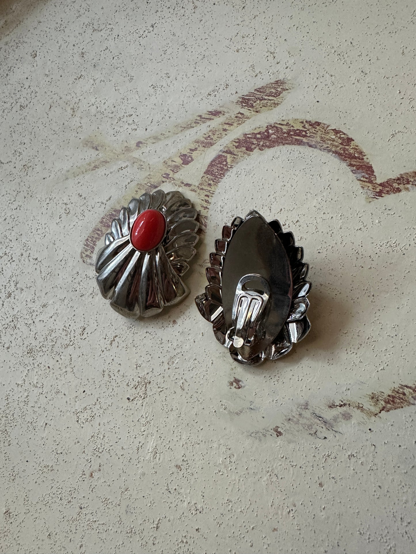 Maxi Orecchini Anni ‘80 a Clip in Metallo Argento con Cabochon Corallo