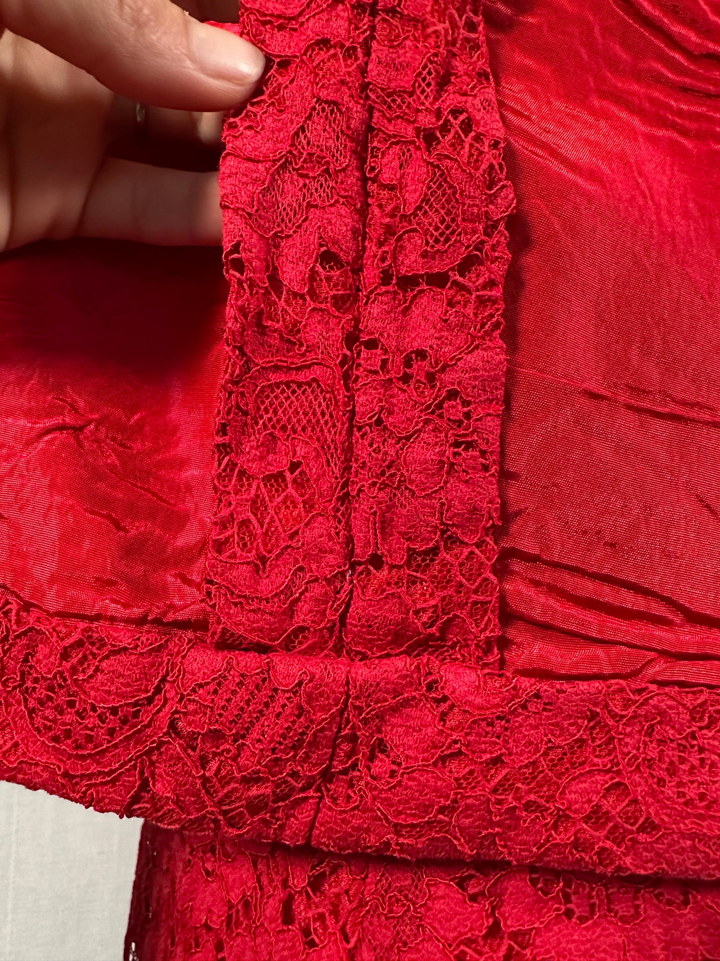 Completo Sartoriale Anni ‘60 in Pizzo Rosso Fragola