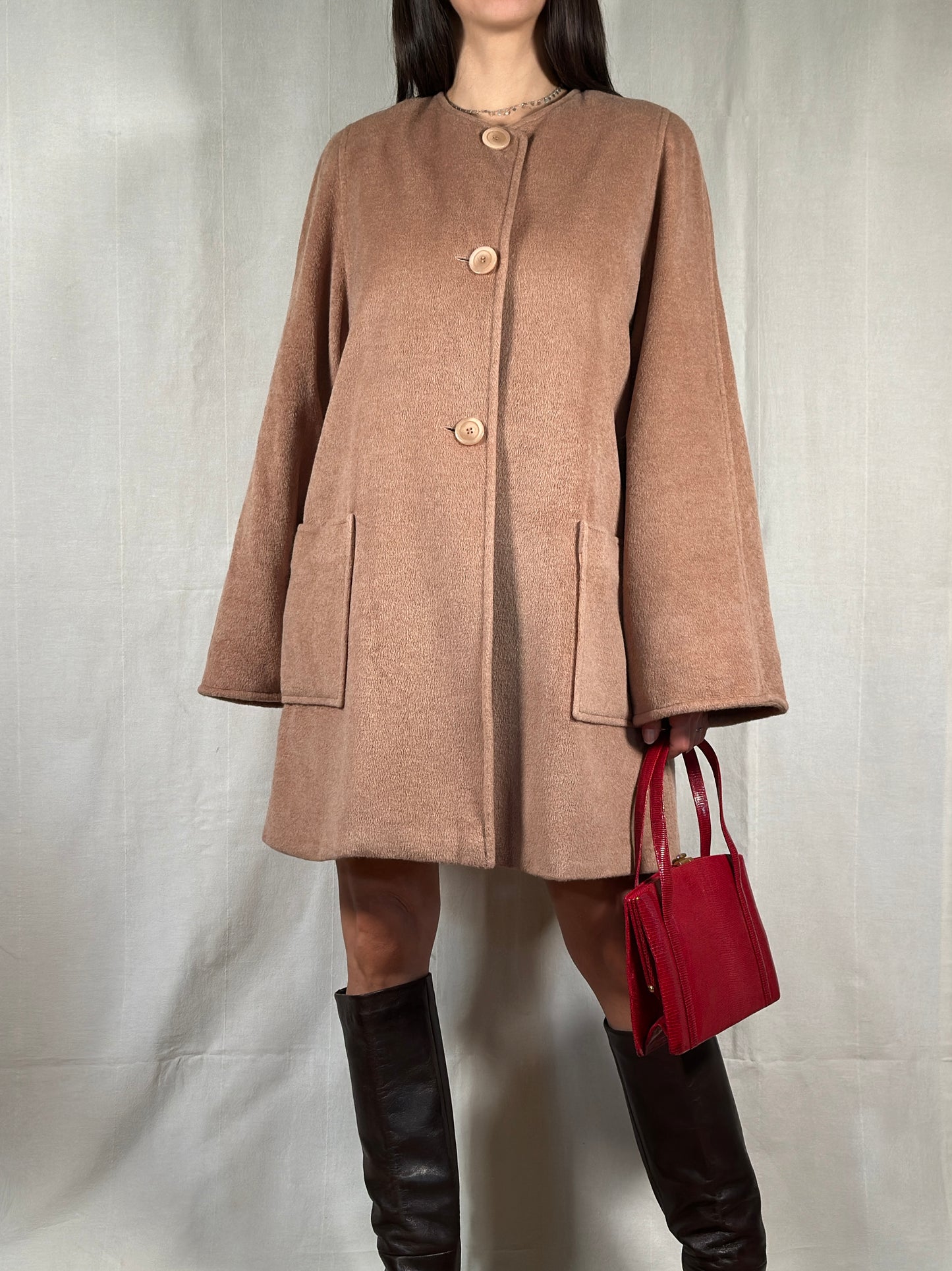 Cappottino Corto Beige Rosato in Lana con Sciarpa Coordinata