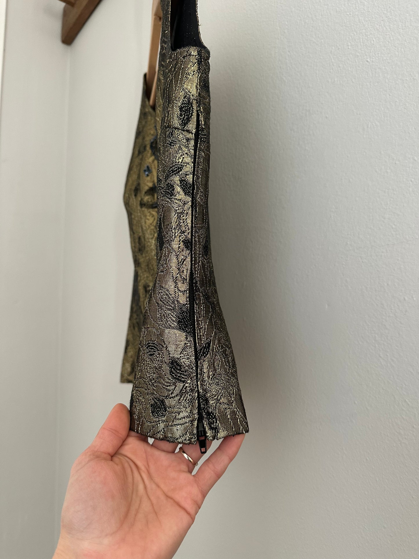 Sottogiacca Anni ‘70/‘80 in Lurex Oro con Paillettes e Perline Nere