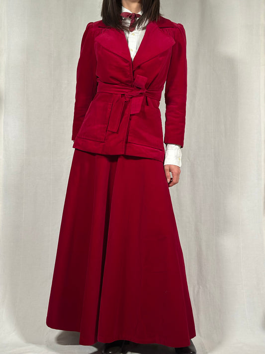 Completo Gonna e Giacca Vintage Anni ‘70 Sartoriale in Velluto Rosso Ciliegia
