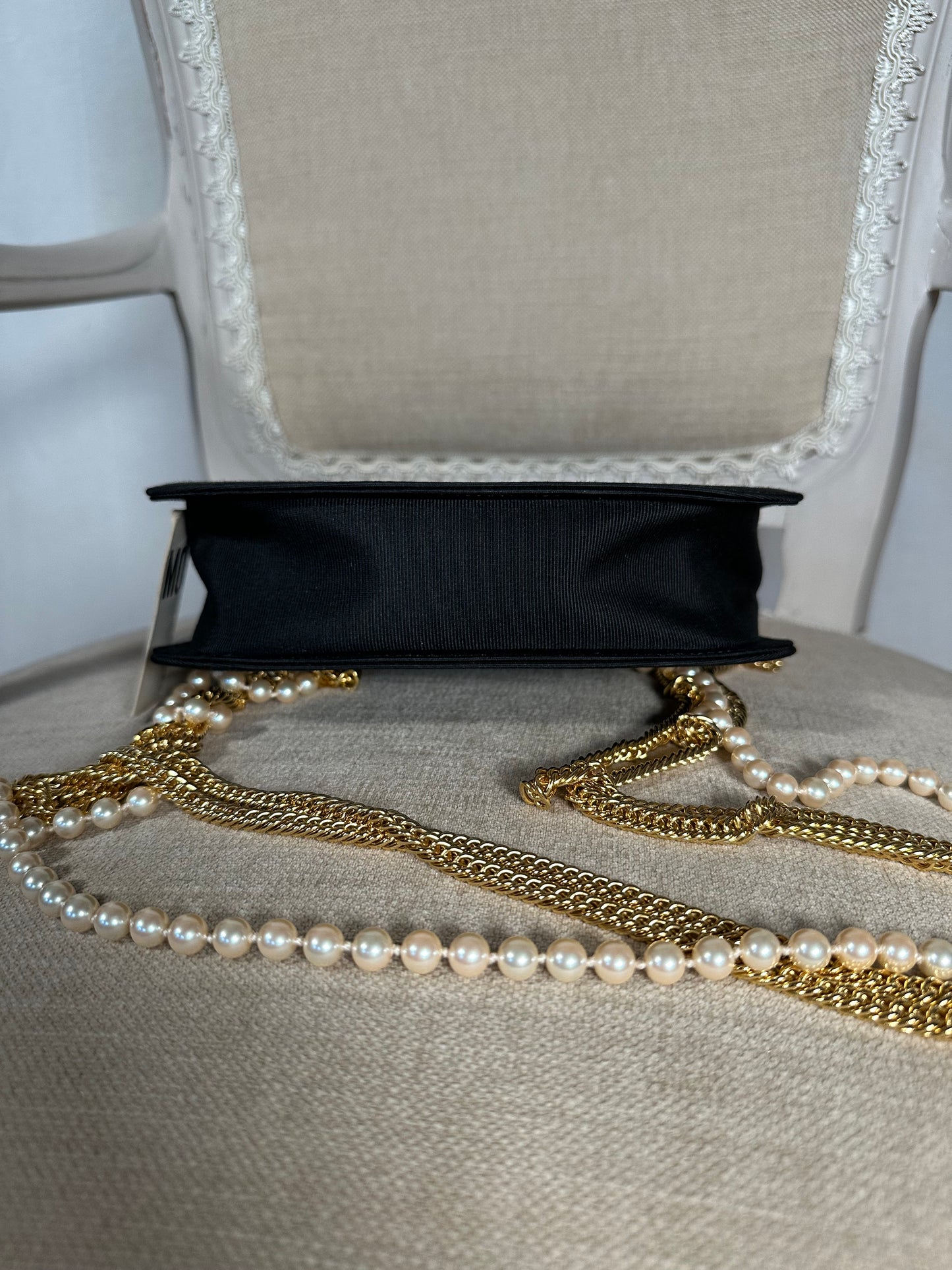 Borsa Moschino by Redwall Nuova Vintage Anni ‘80 Nera con Catena Oro e Perle