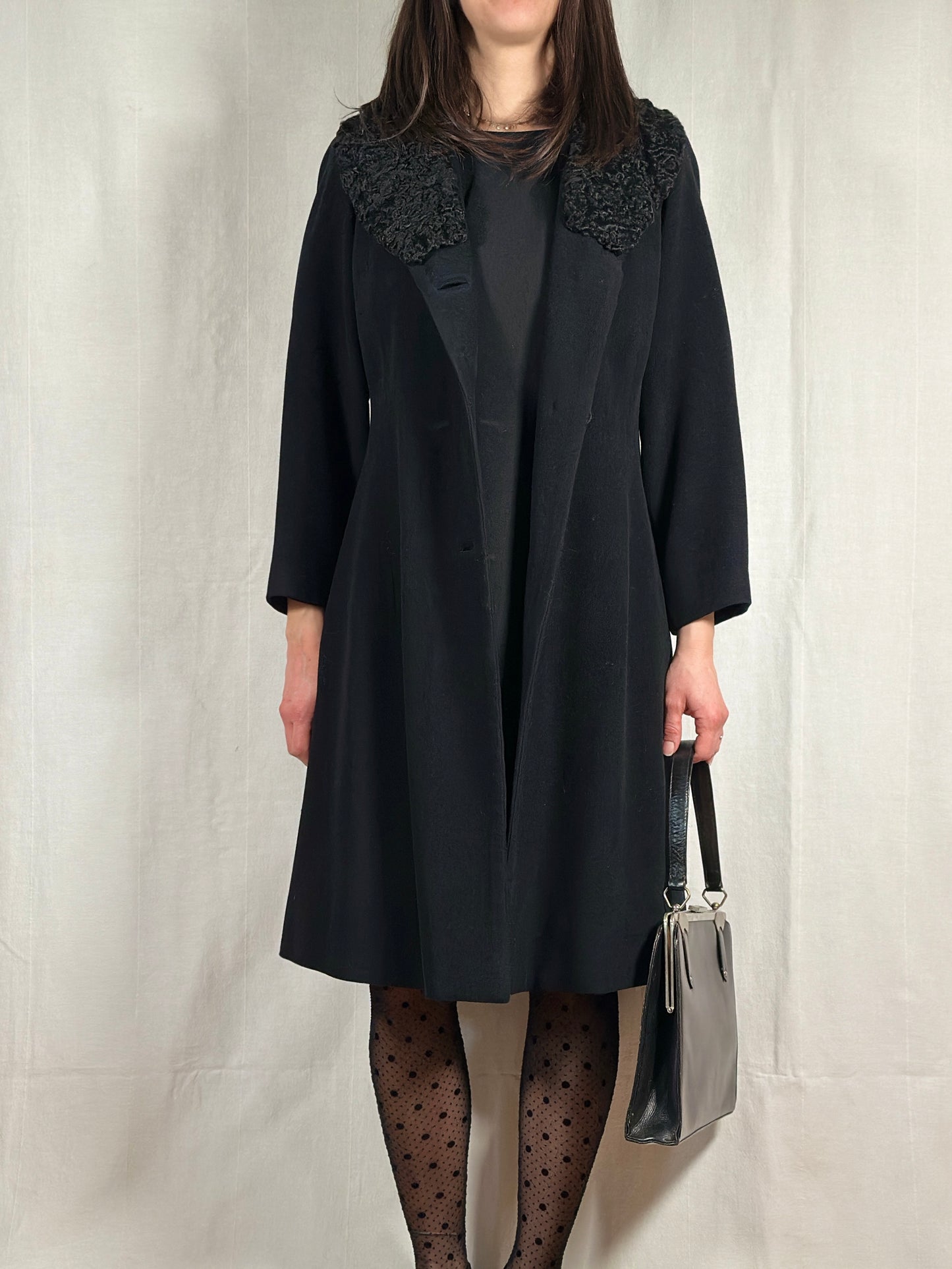 Cappotto Vintage Fine Anni ‘50 Sartoriale in Stile 40es in Lana con Collo in Astrakan Nero