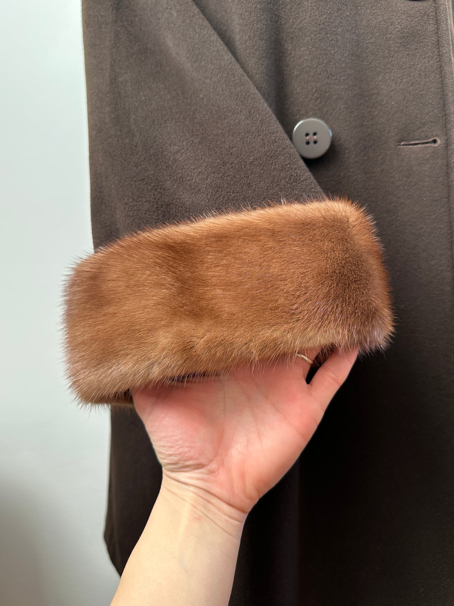Cappotto Olmar in Lana e Angora Loro Piana Marrone con Polsini in Visone