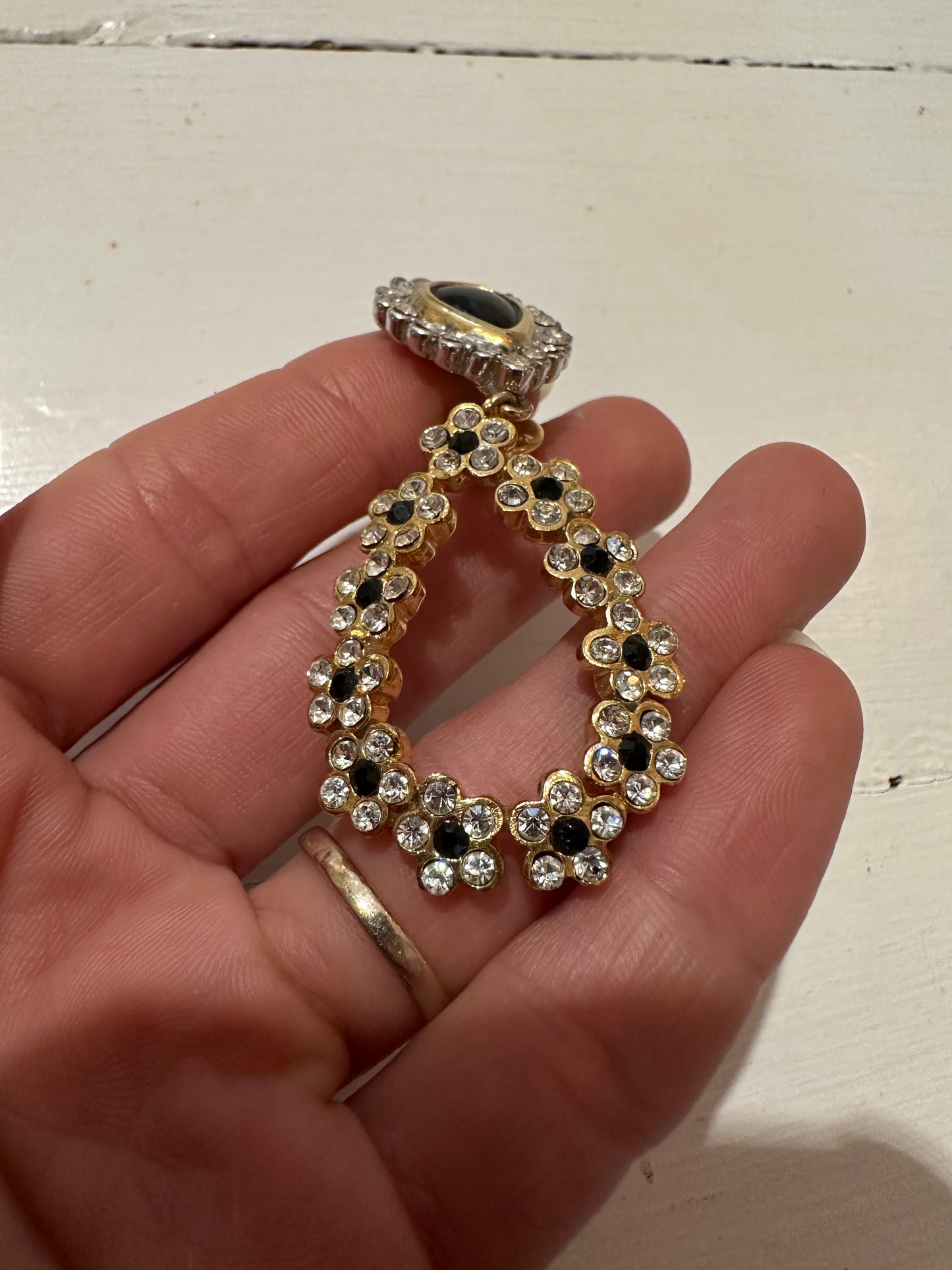 Spilla a Goccia con Cabochon Nero e Brillanti