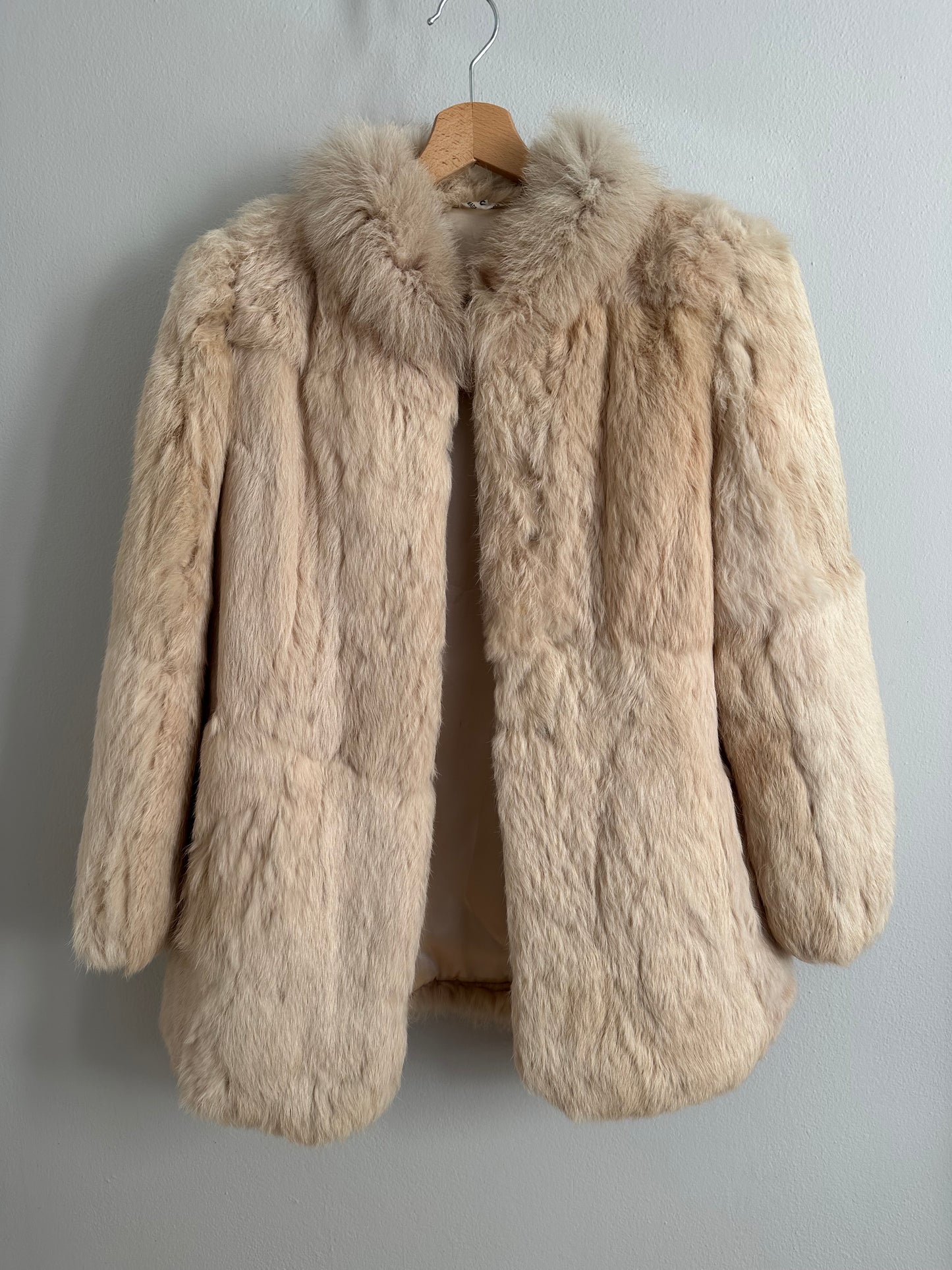 Giaccone in Pelliccia di Lapin Beige