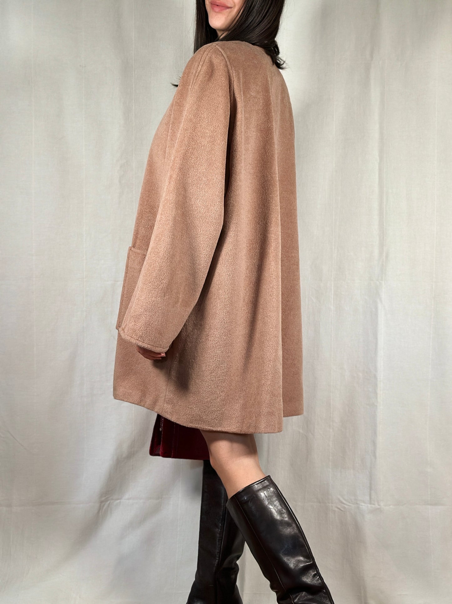 Cappottino Corto Beige Rosato in Lana con Sciarpa Coordinata