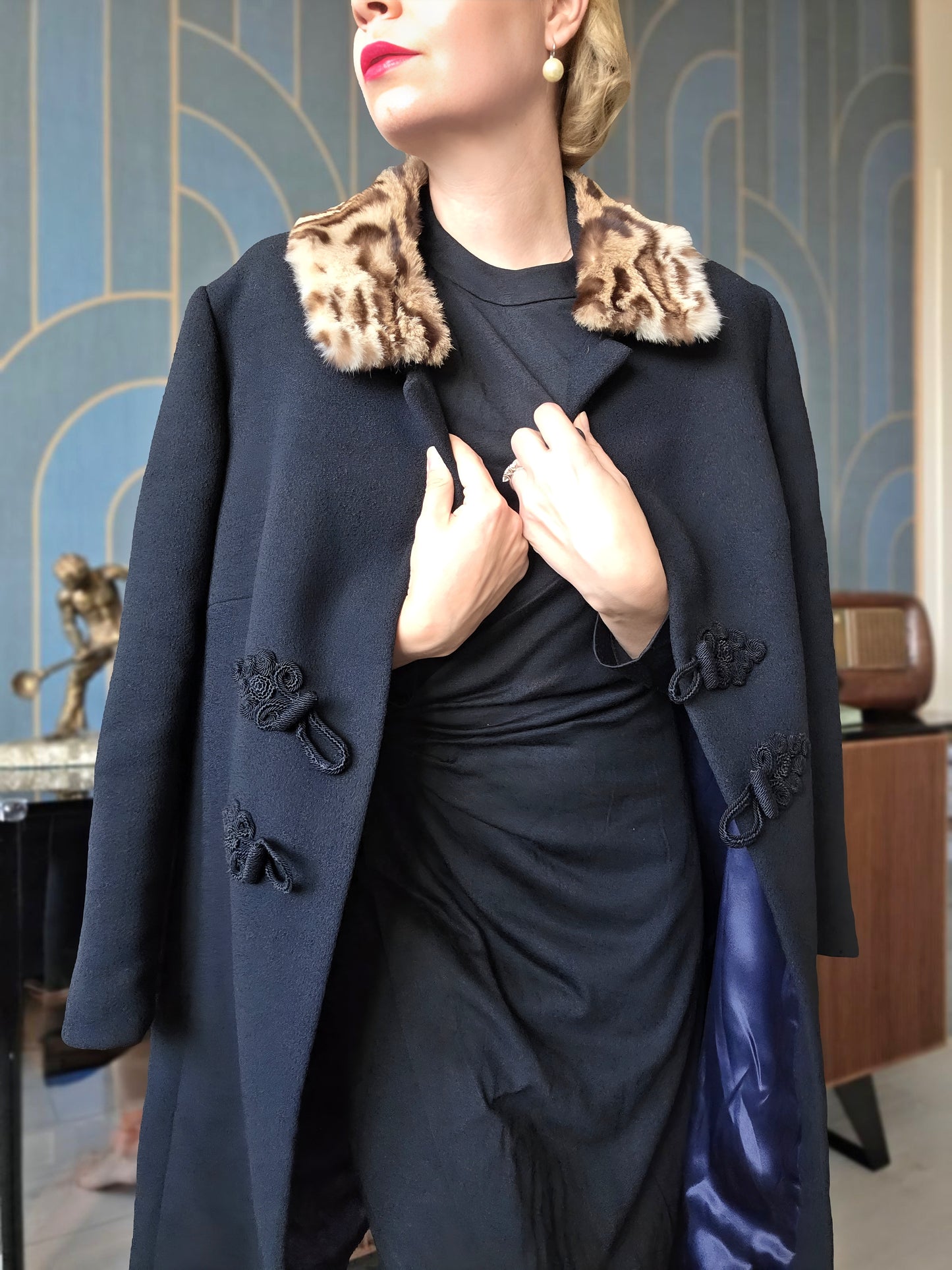 Cappotto Vintage Anni ‘60 Sartoriale in Lana Nero con Collo Pelliccia Ocelot