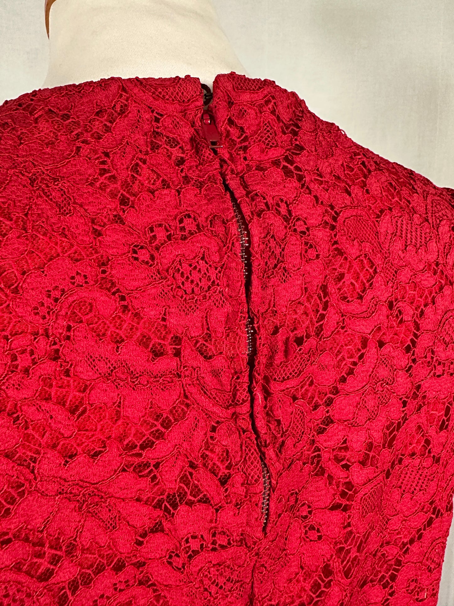 Completo Sartoriale Anni ‘60 in Pizzo Rosso Fragola