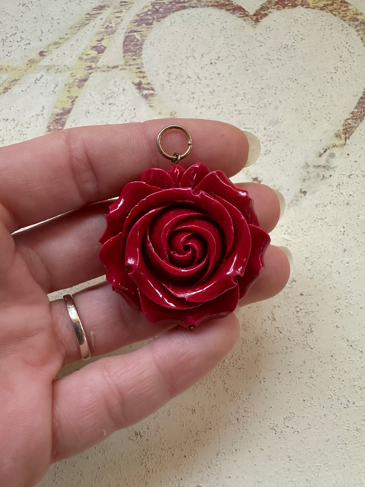 Ciondolo Anni ‘80 Rosa Rossa in Resina