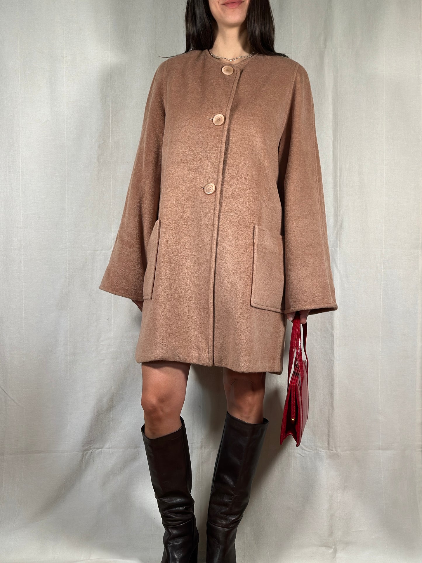 Cappottino Corto Beige Rosato in Lana con Sciarpa Coordinata