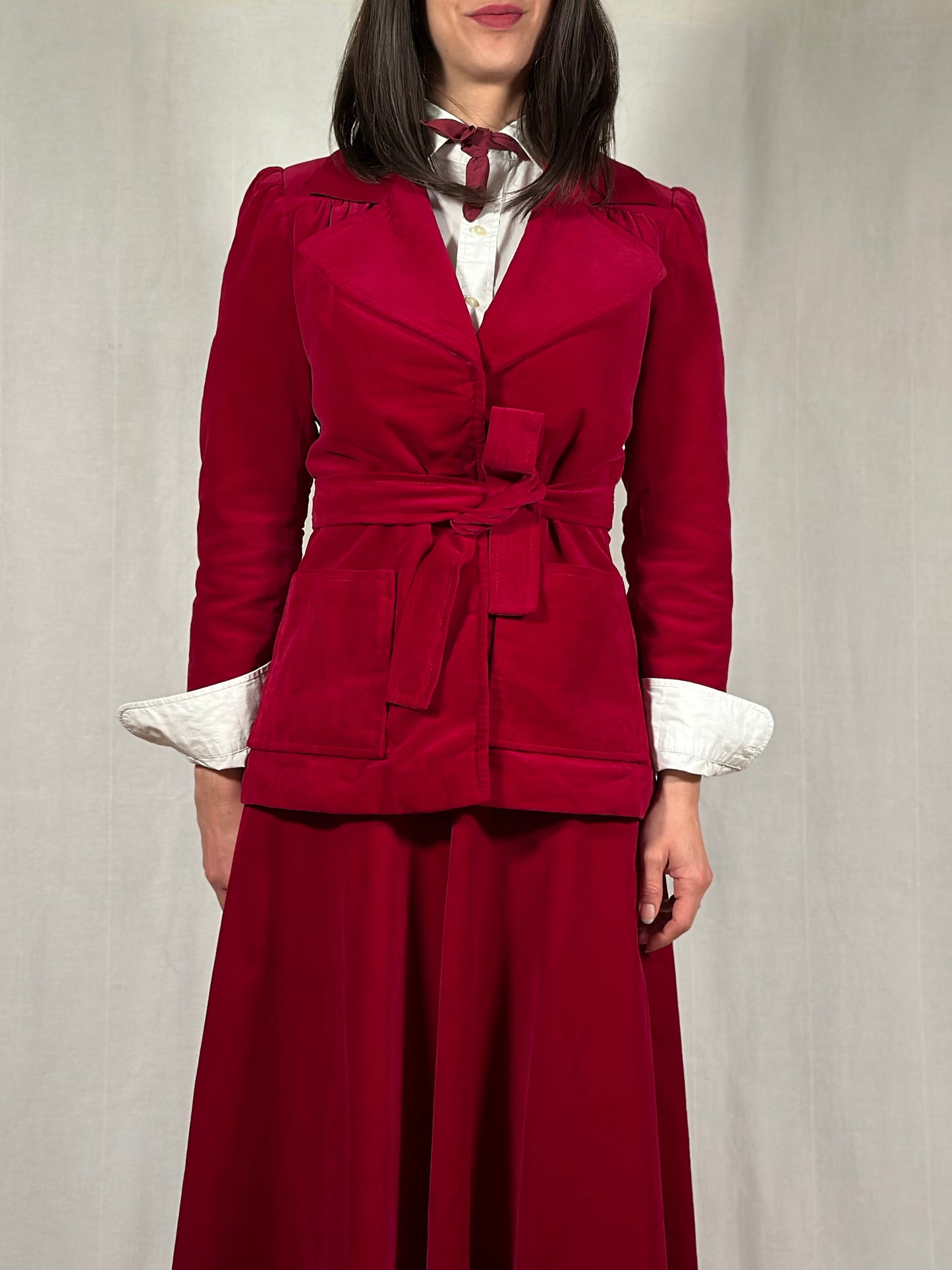 Completo Gonna e Giacca Vintage Anni ‘70 Sartoriale in Velluto Rosso Ciliegia