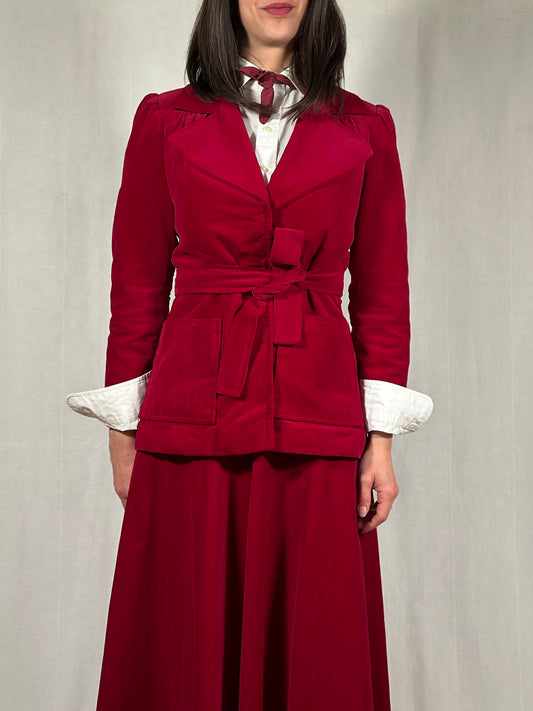 Completo Gonna e Giacca Vintage Anni ‘70 Sartoriale in Velluto Rosso Ciliegia