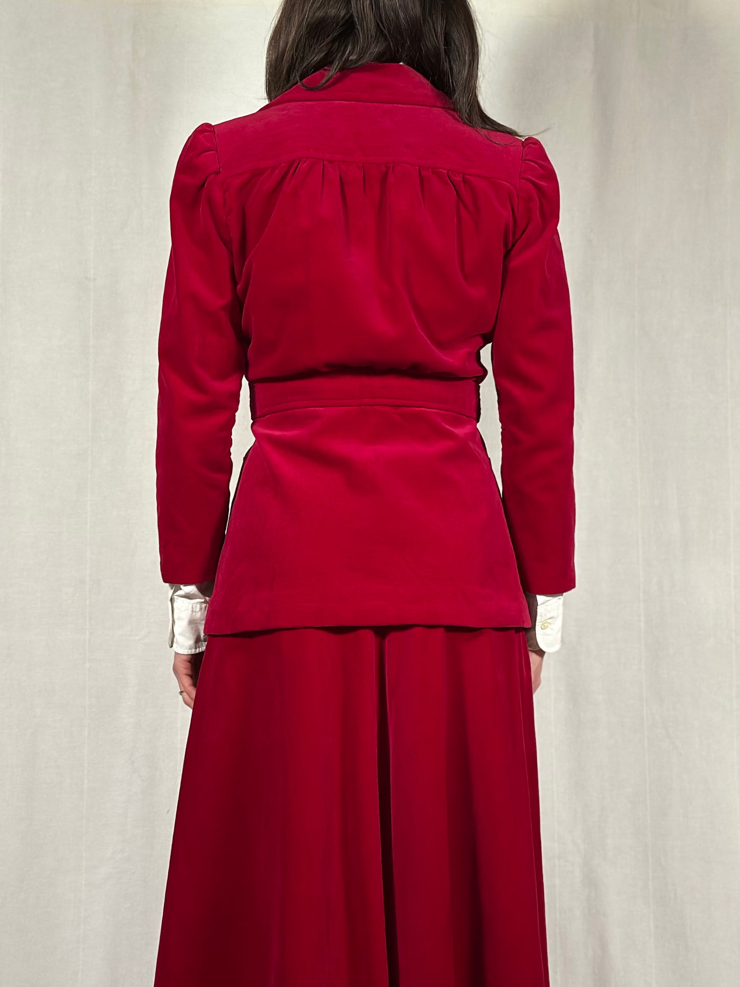 Completo Gonna e Giacca Vintage Anni ‘70 Sartoriale in Velluto Rosso Ciliegia