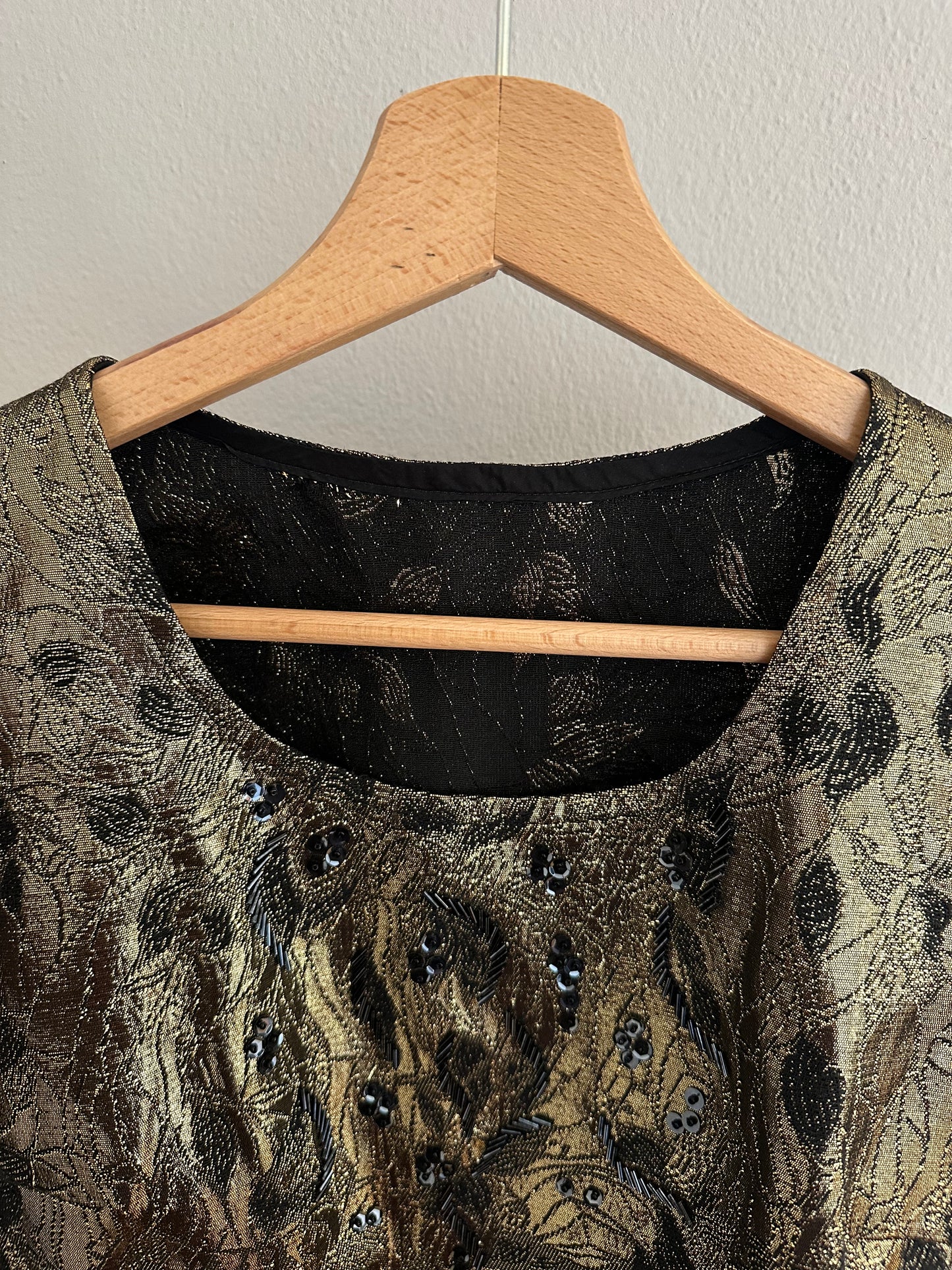 Sottogiacca Anni ‘70/‘80 in Lurex Oro con Paillettes e Perline Nere