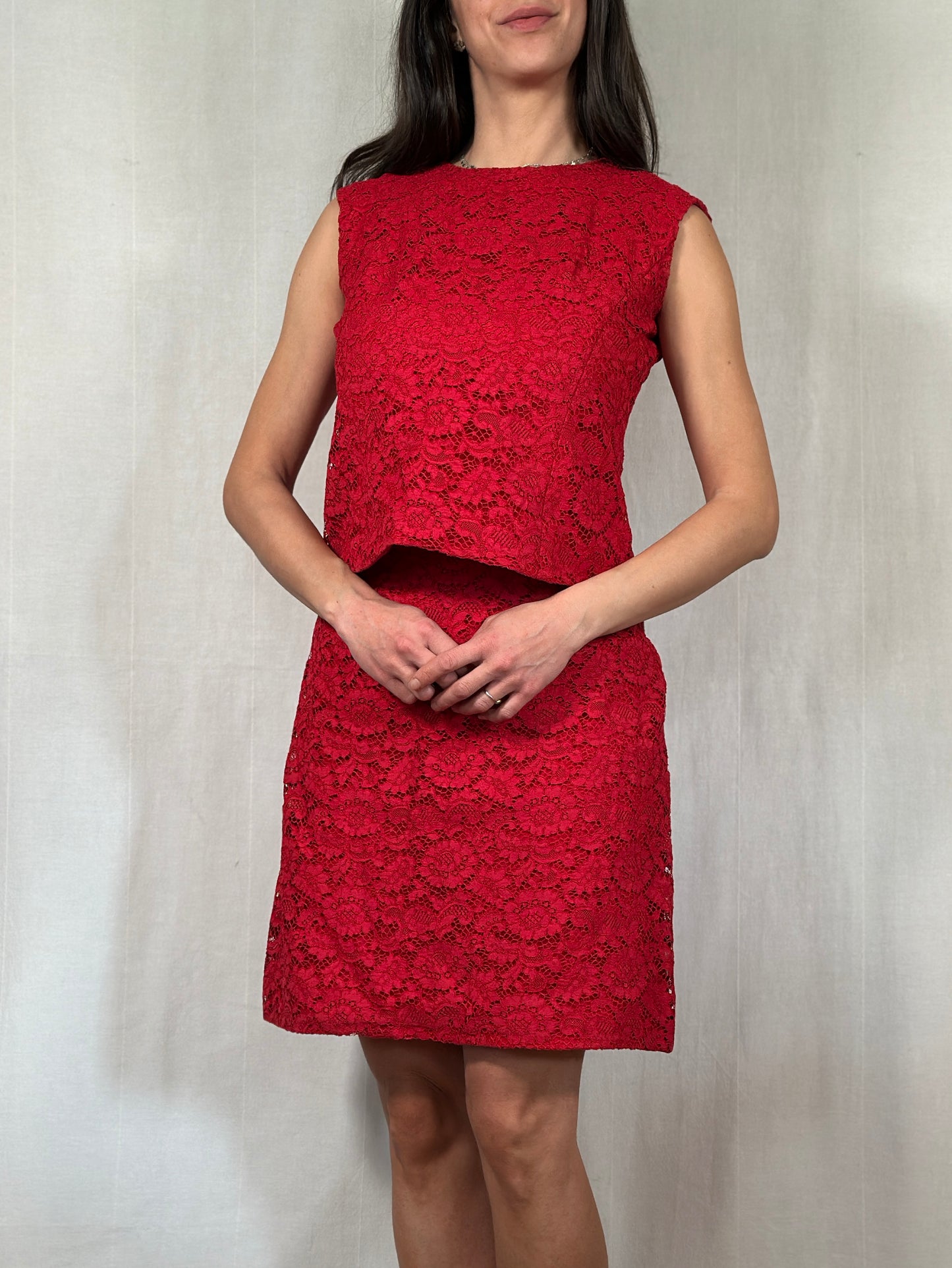 Completo Sartoriale Anni ‘60 in Pizzo Rosso Fragola