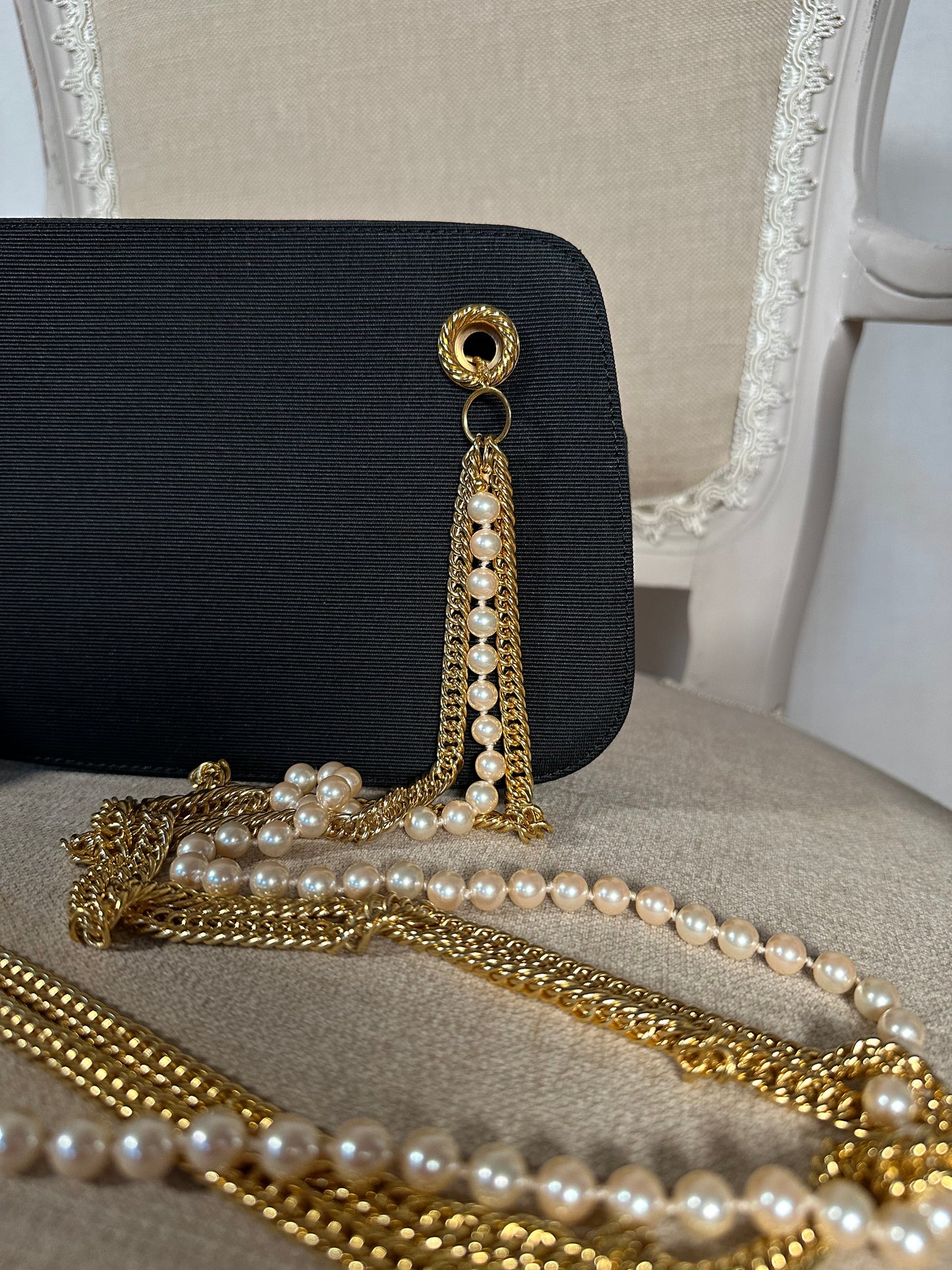 Borsa Moschino by Redwall Nuova Vintage Anni ‘80 Nera con Catena Oro e Perle