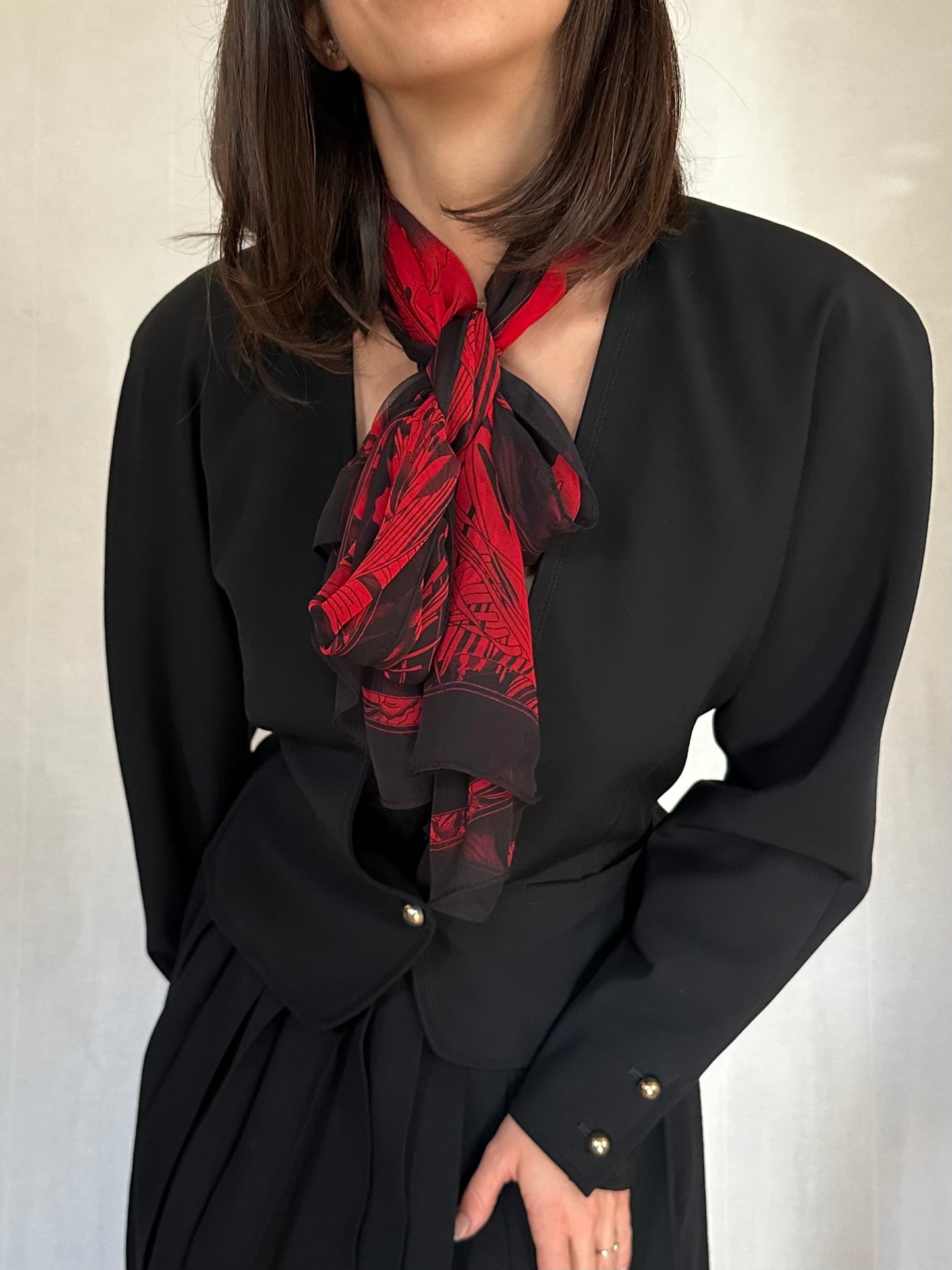 Foulard Lungo in Chiffon Nero e Rosso